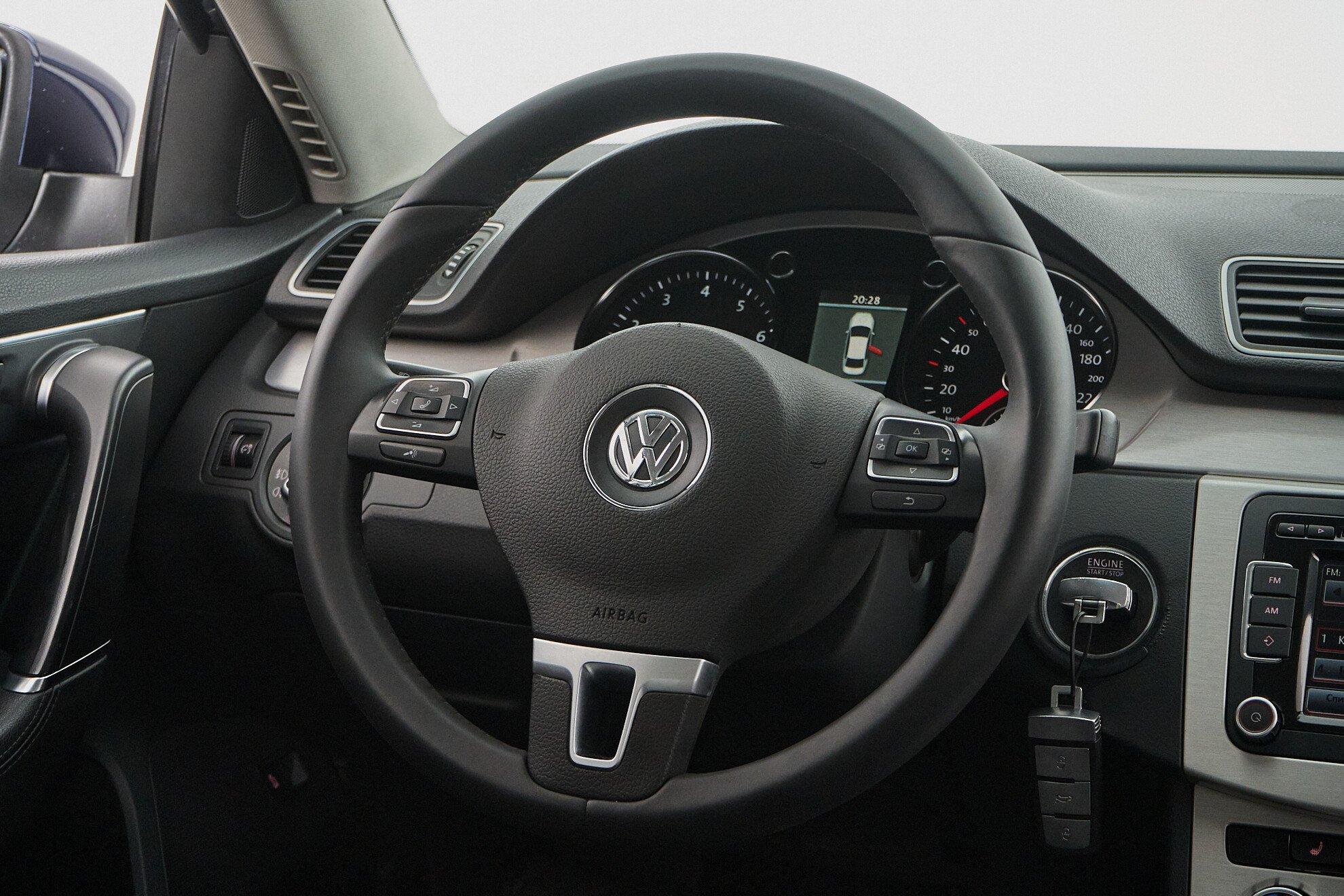 Volkswagen Passat 2012, синий