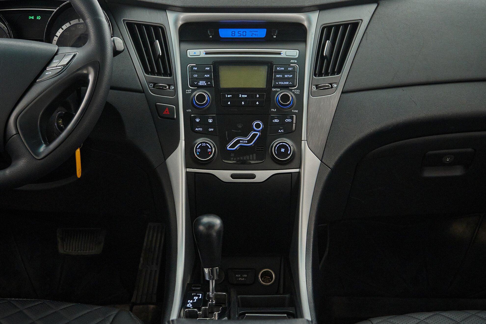 Hyundai Sonata 2012, белый