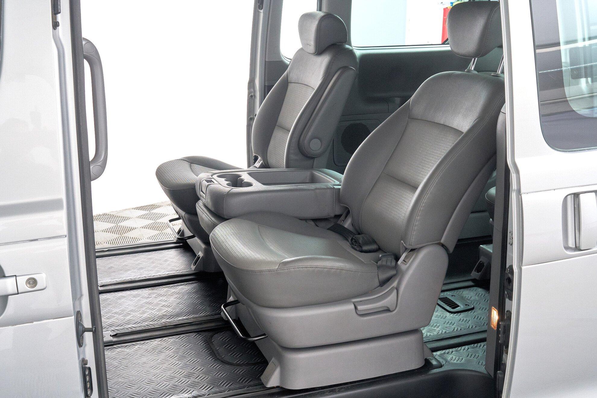 Hyundai Grand Starex 2012, серый