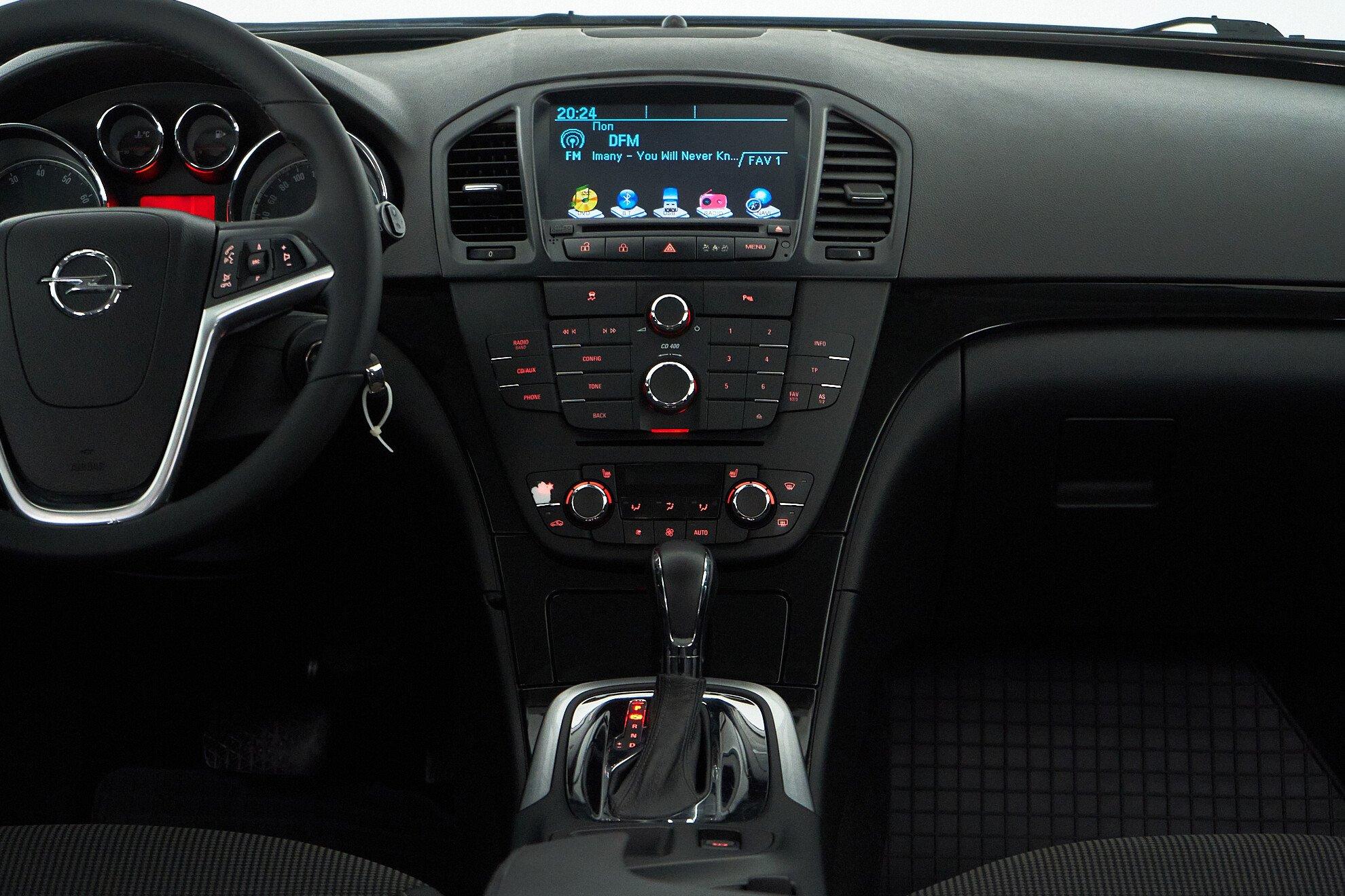 Opel Insignia 2011, черный