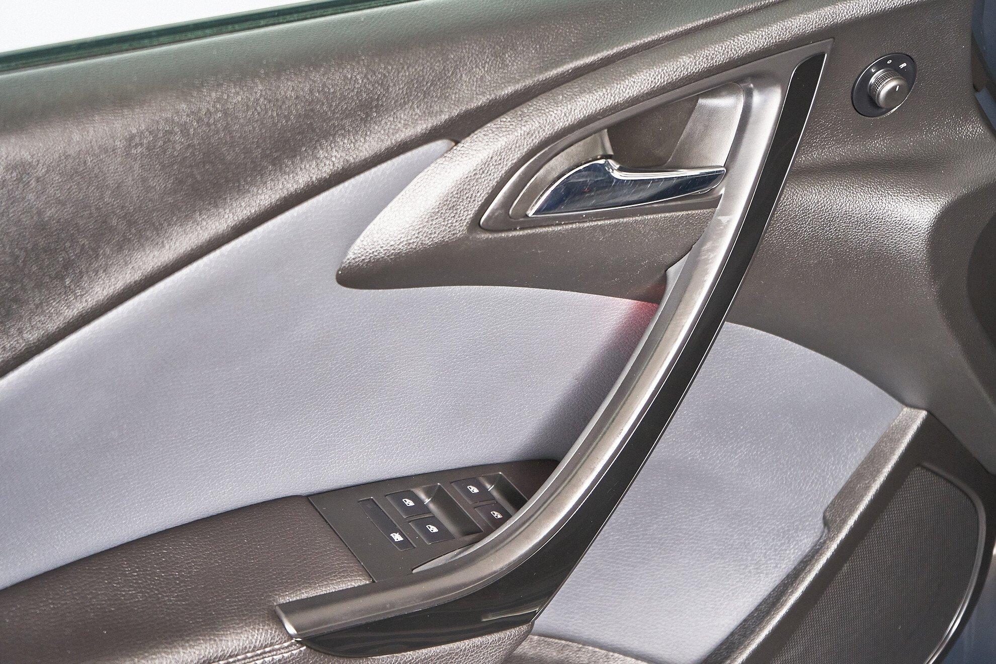 Opel Astra 2015, серый