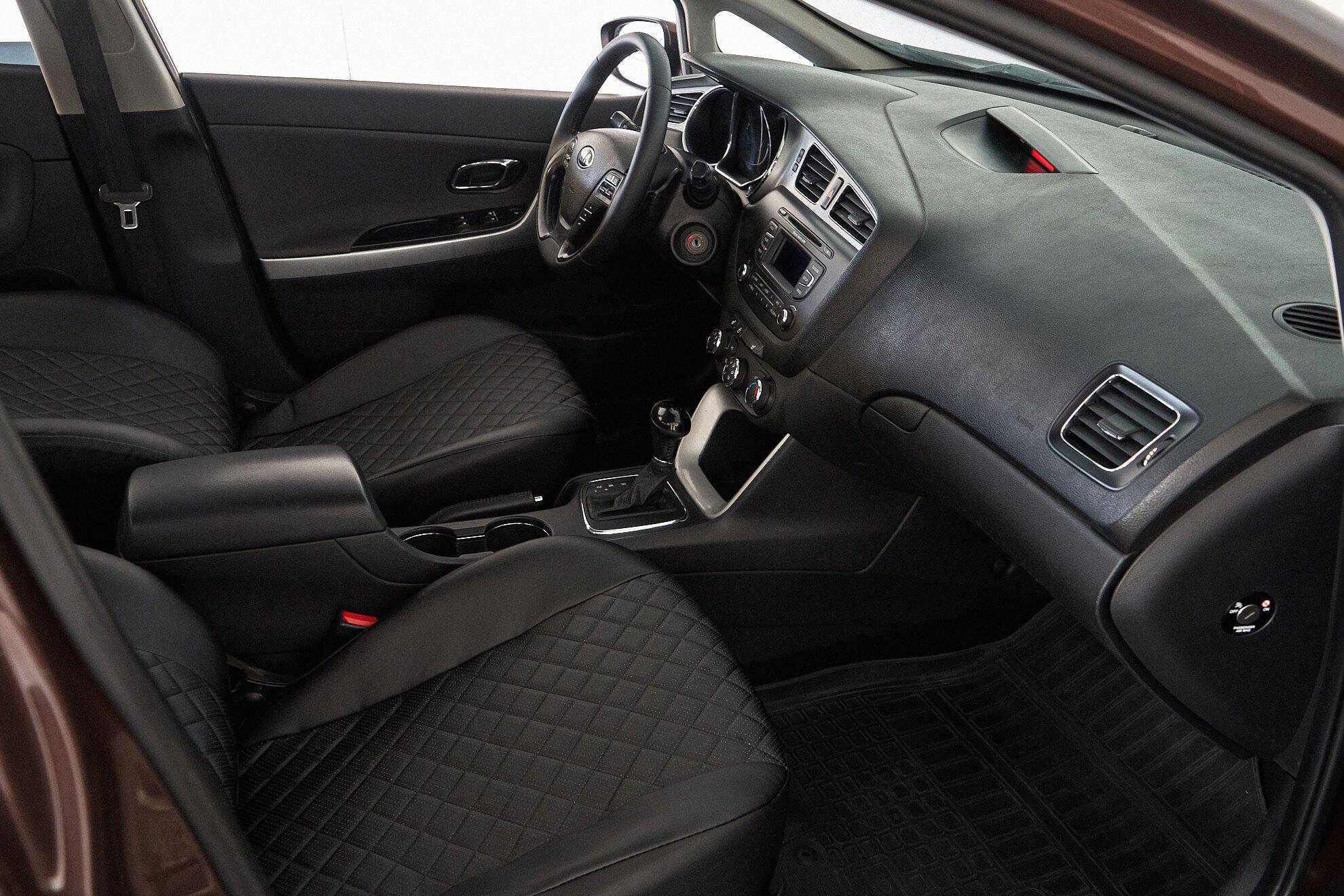 Kia Ceed 2013, коричневый