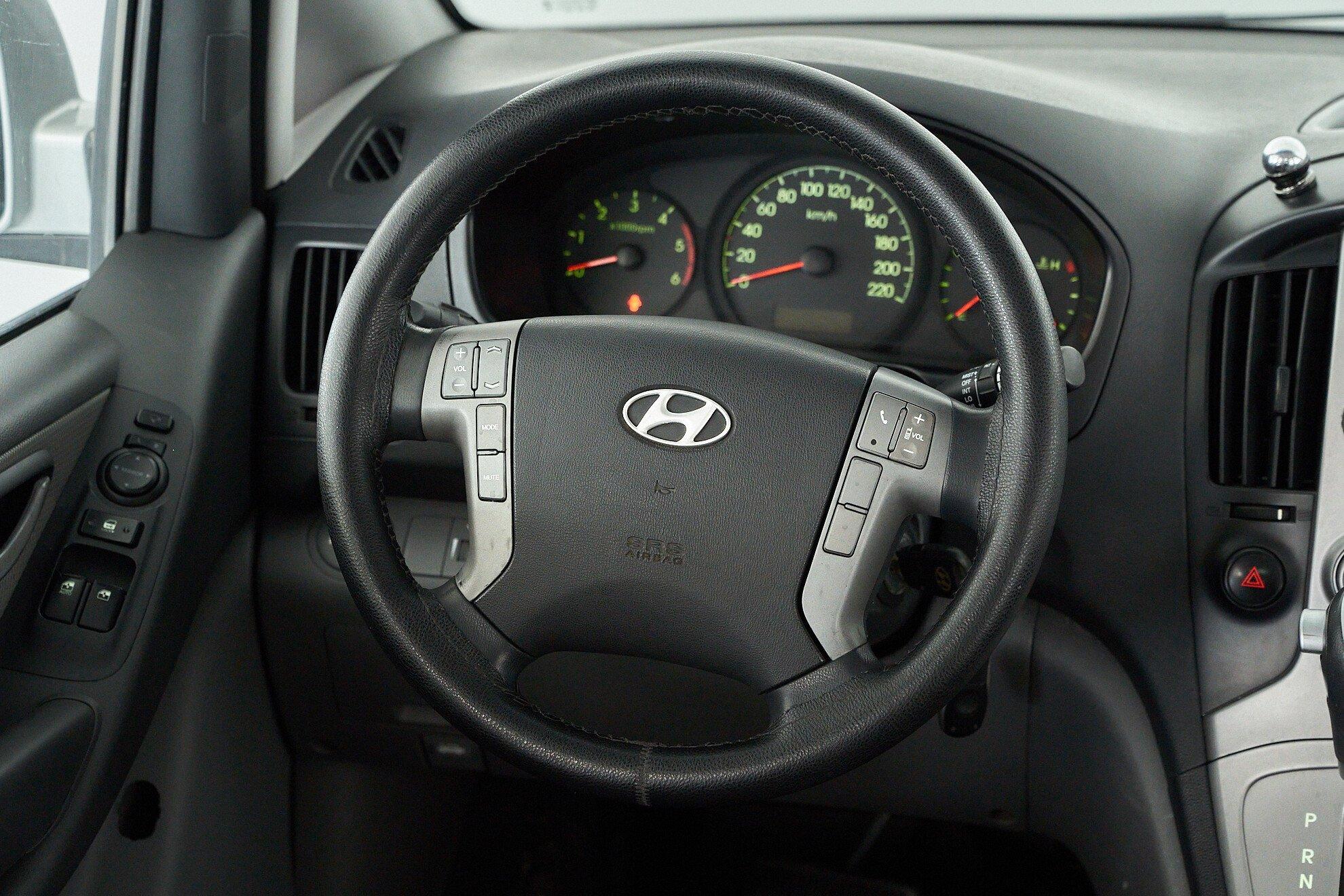 Hyundai Grand Starex 2012, серый