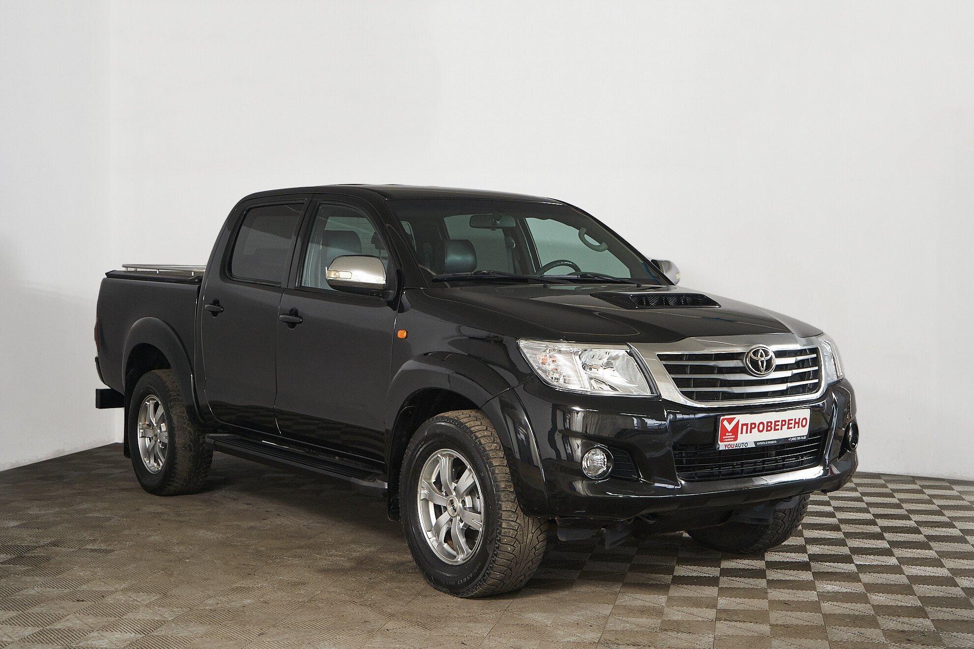 Toyota Hilux 2013, черный