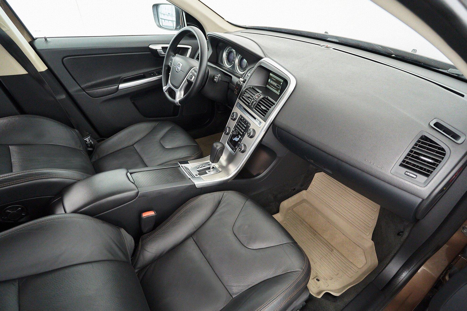 Volvo XC60 2012, коричневый