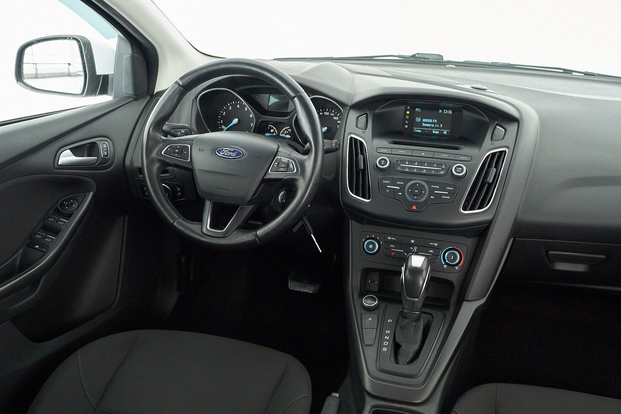 Ford Focus 2016, белый