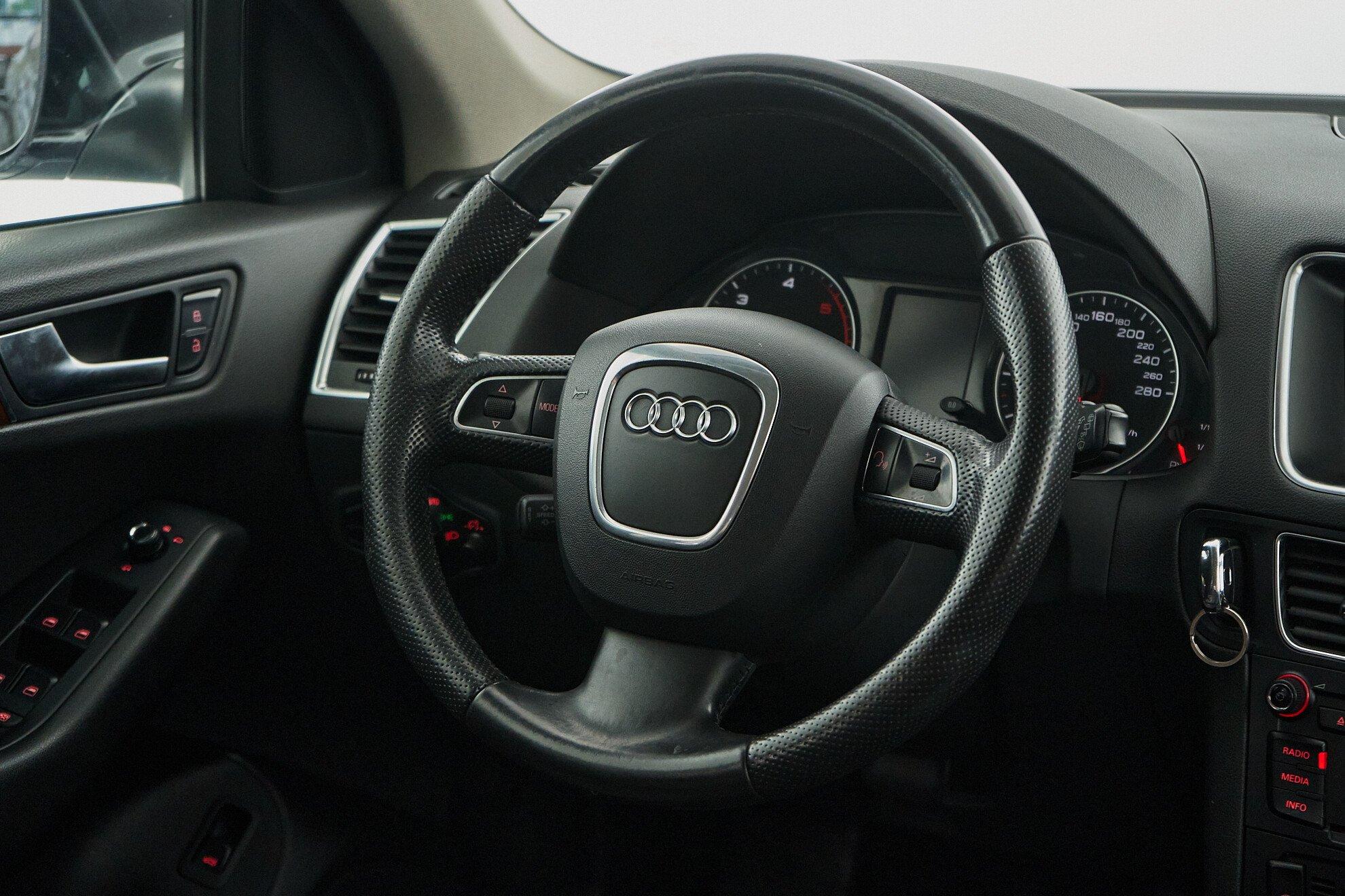 Audi Q5 2009, черный