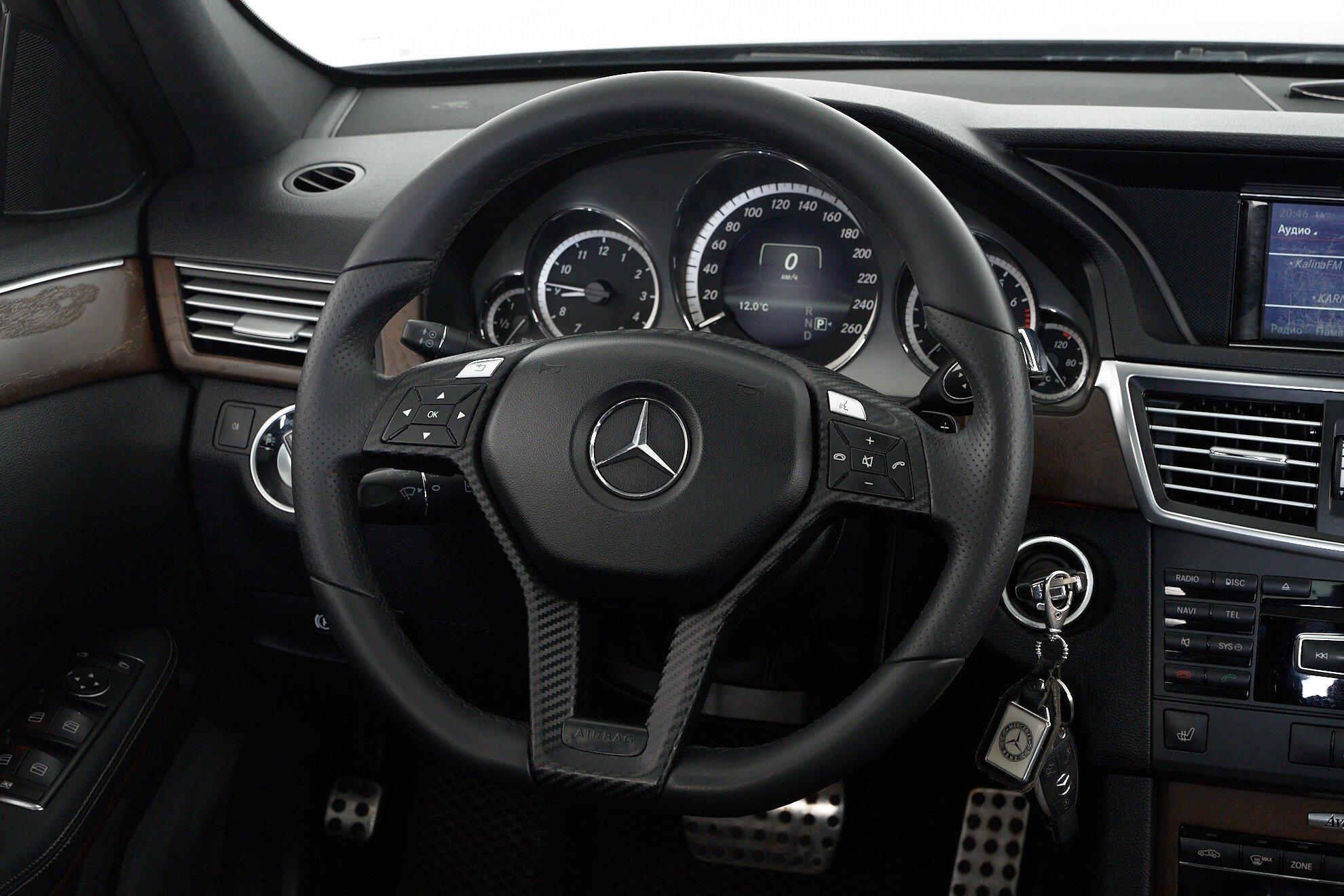 Mercedes-Benz E-Класс 2012, черный