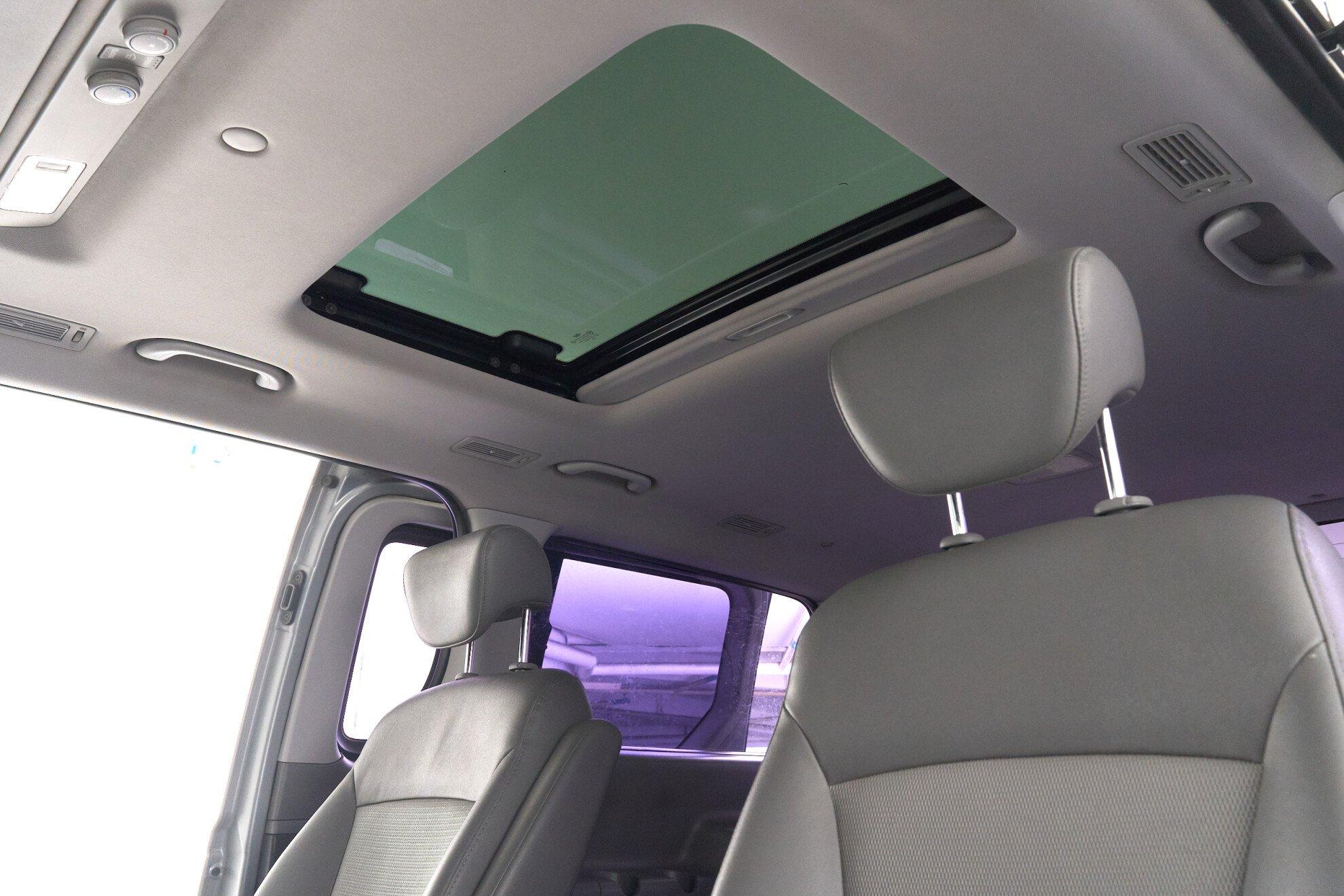 Hyundai Grand Starex 2012, серебряный
