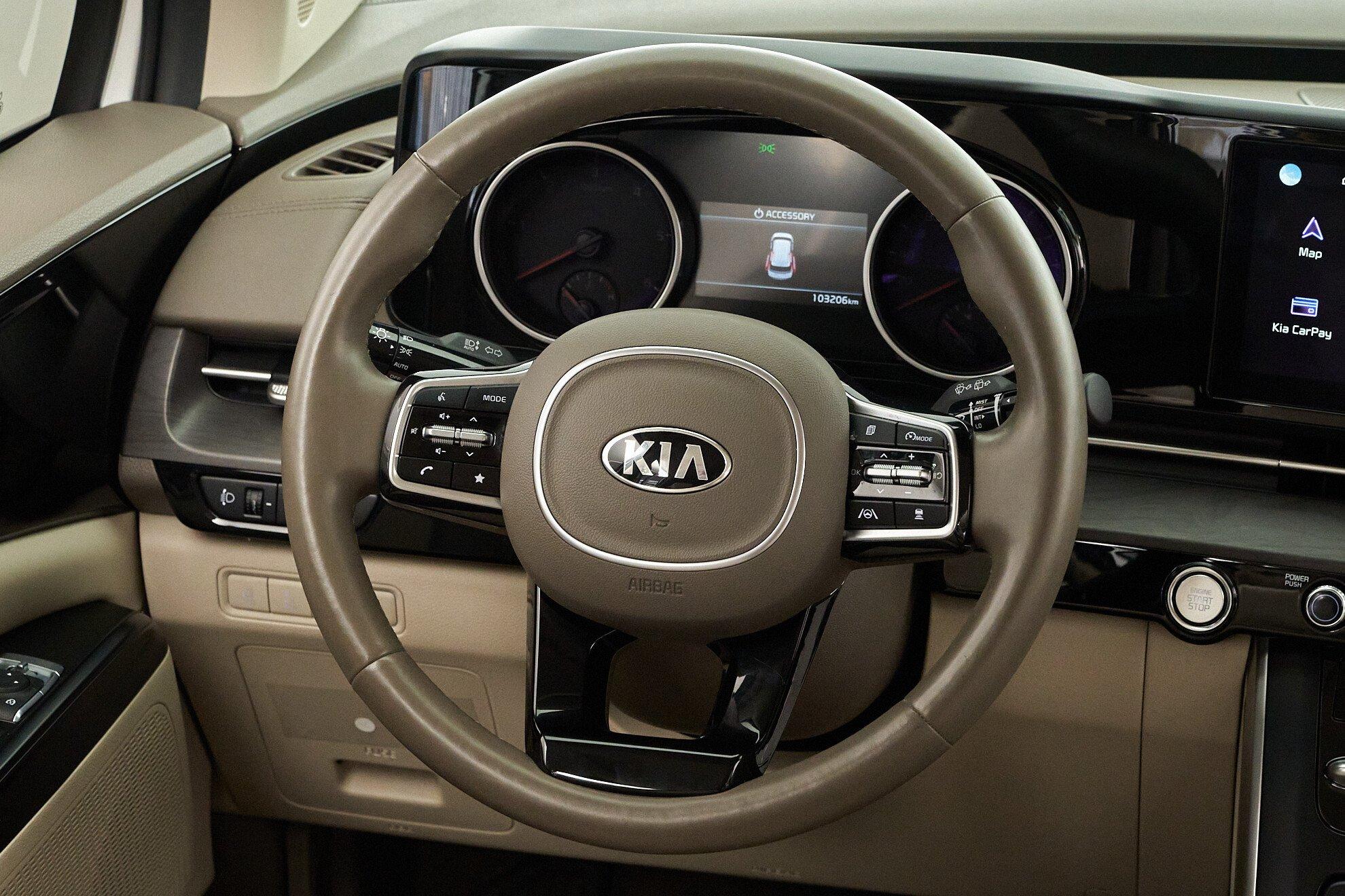 Kia Carnival 2021, белый