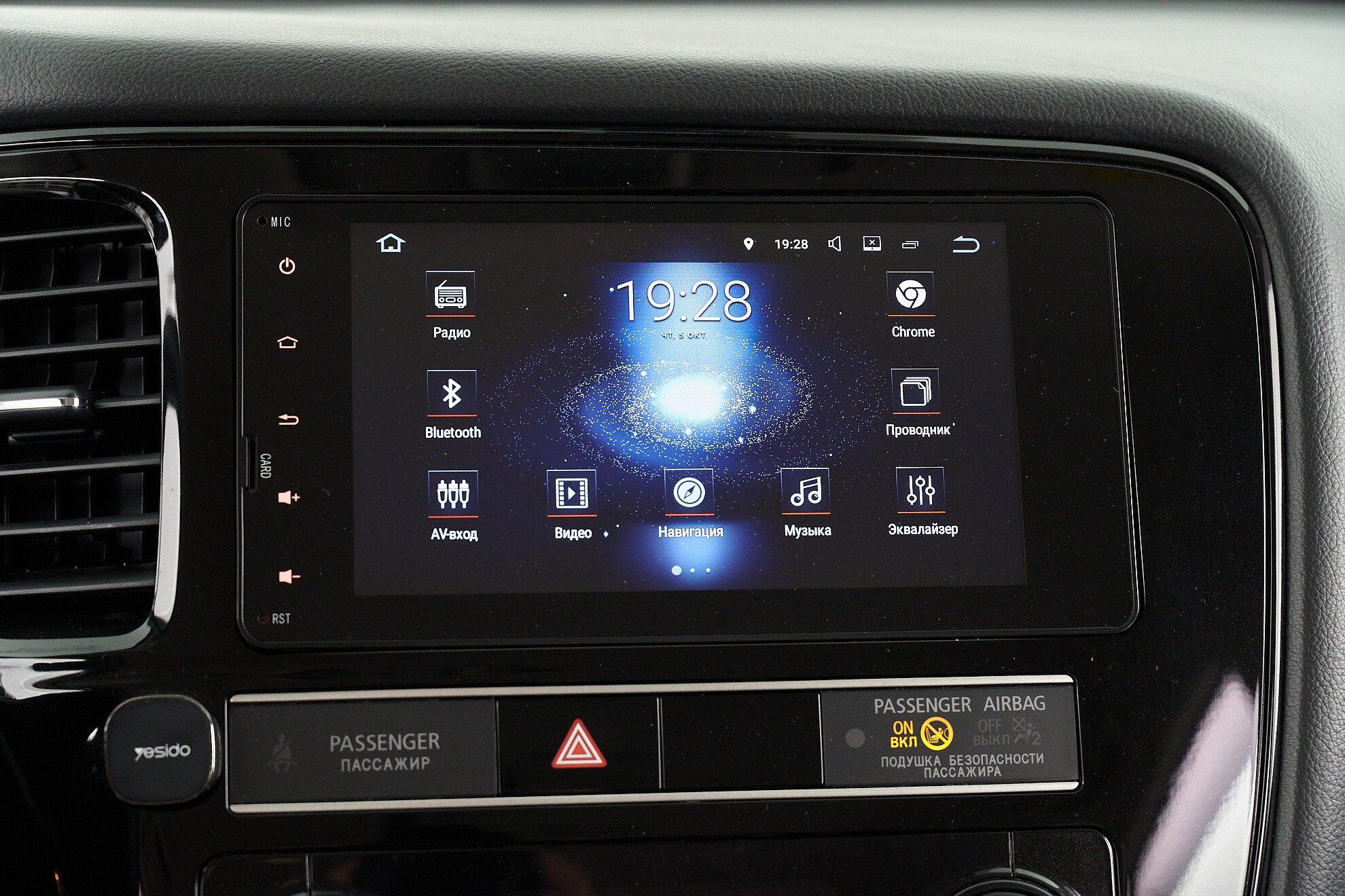 Mitsubishi Outlander 2018, серый