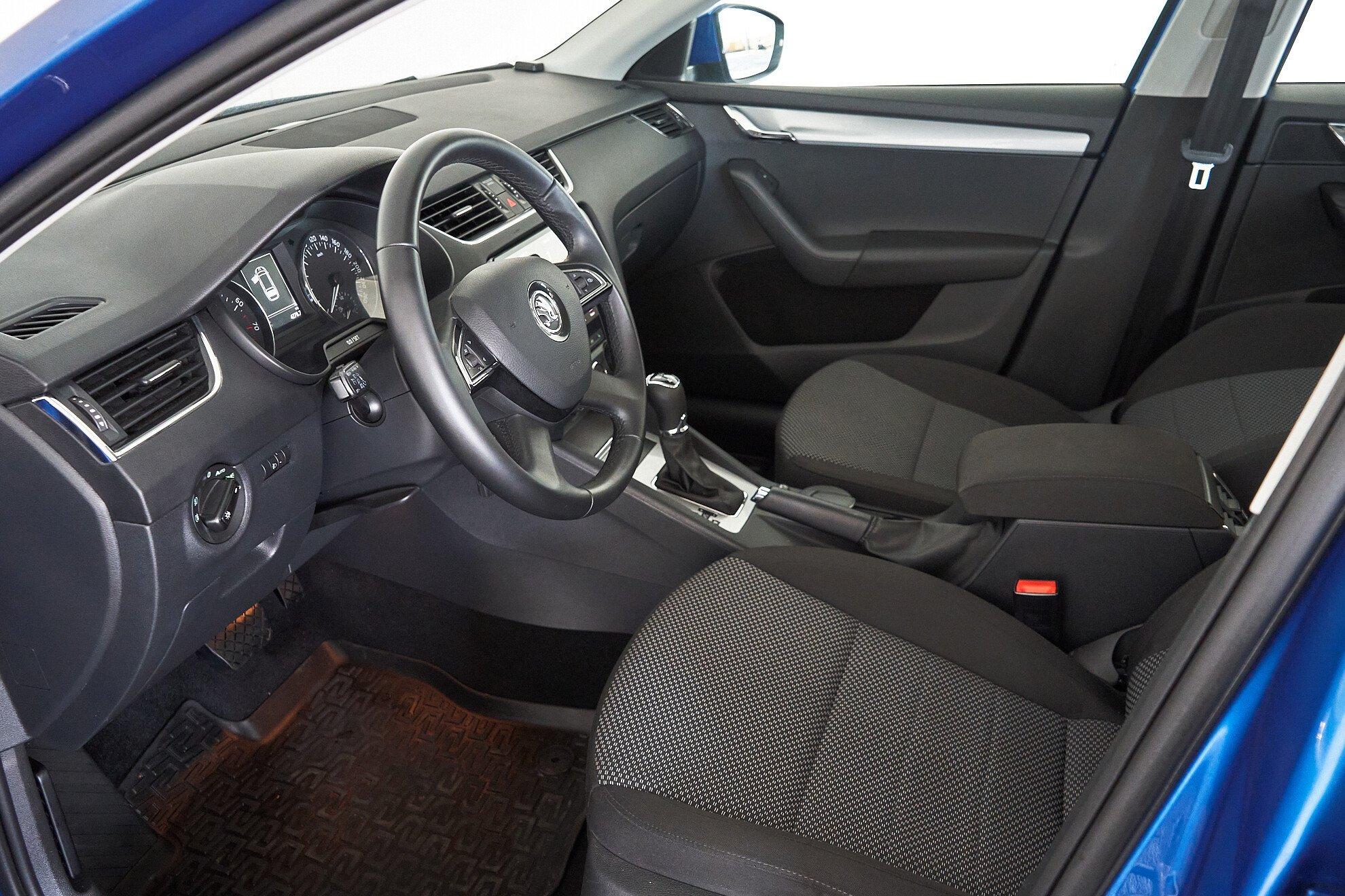 Skoda Octavia 2016, синий