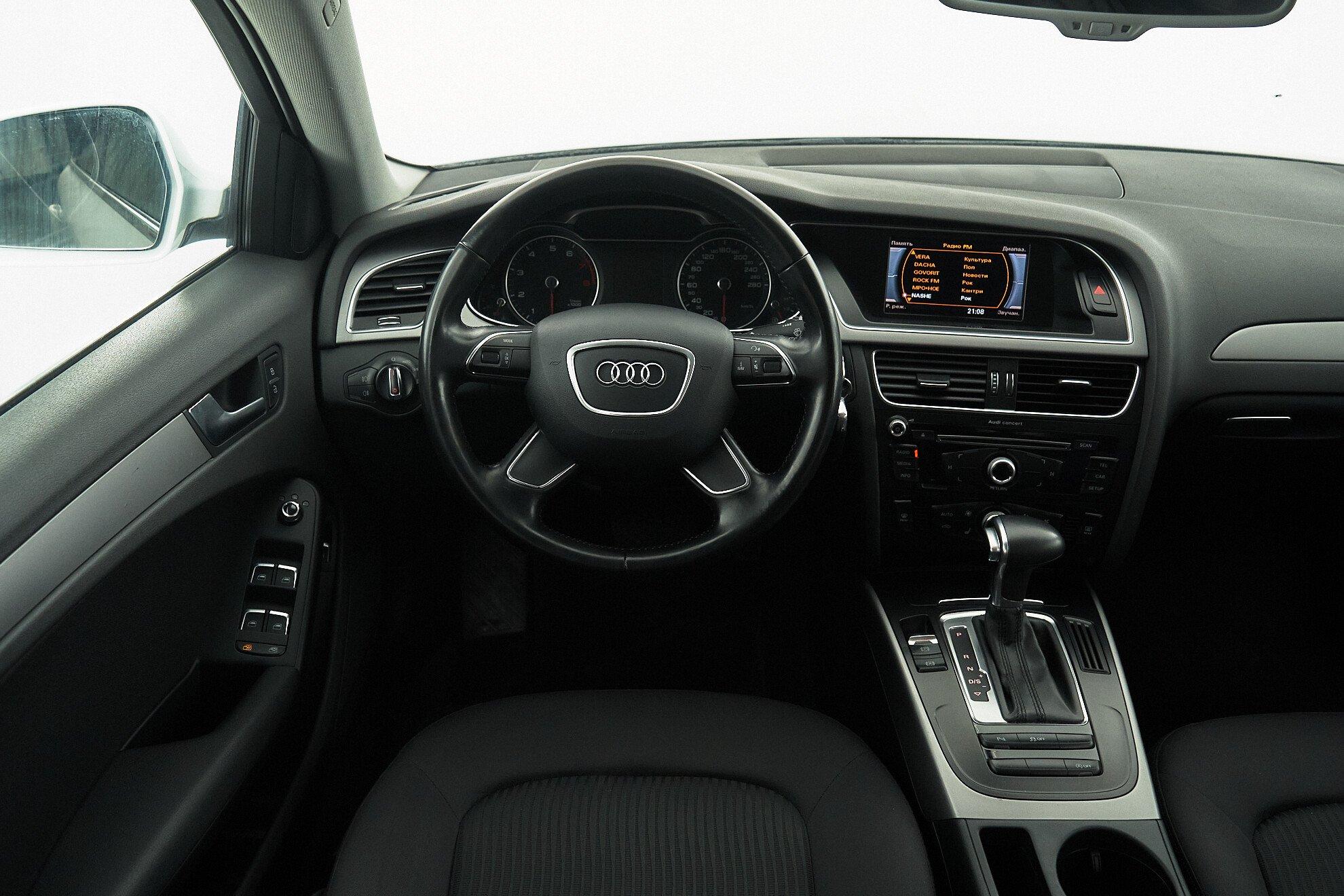 Audi A4 2013, белый