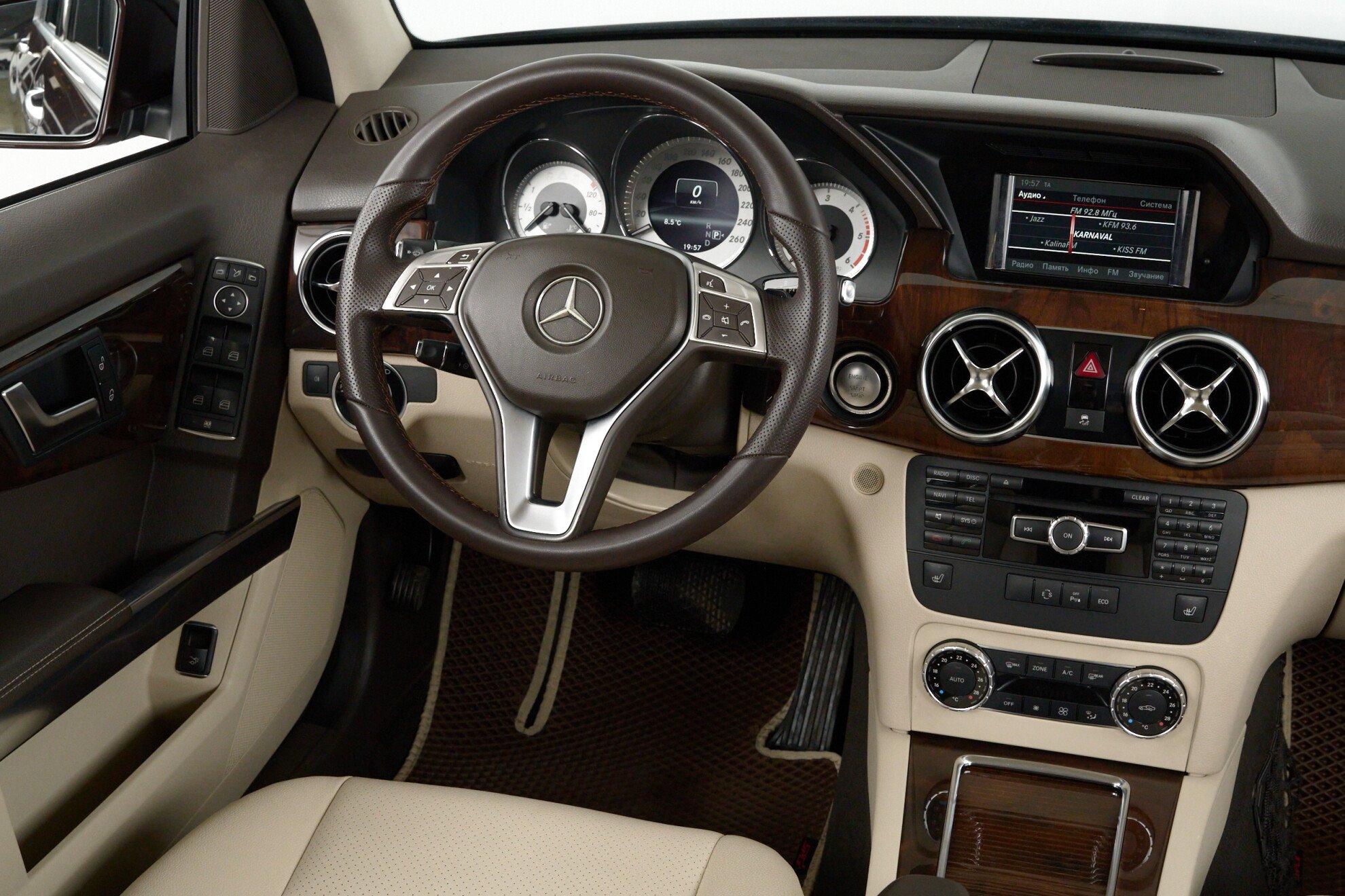 Mercedes-Benz GLK-Класс 2013, коричневый
