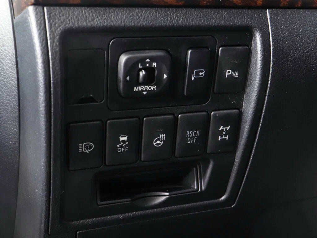 Toyota Land Cruiser 2015, белый