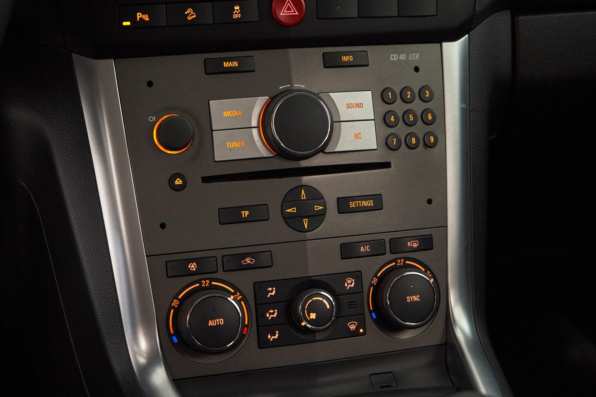 Opel Antara 2014, черный
