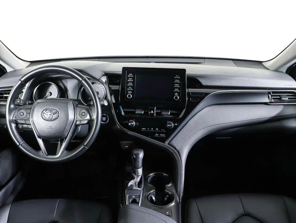 Toyota Camry 2023, белый