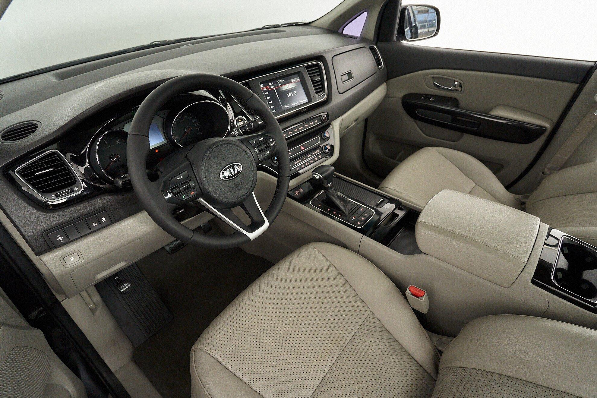 Kia Carnival 2017, серый