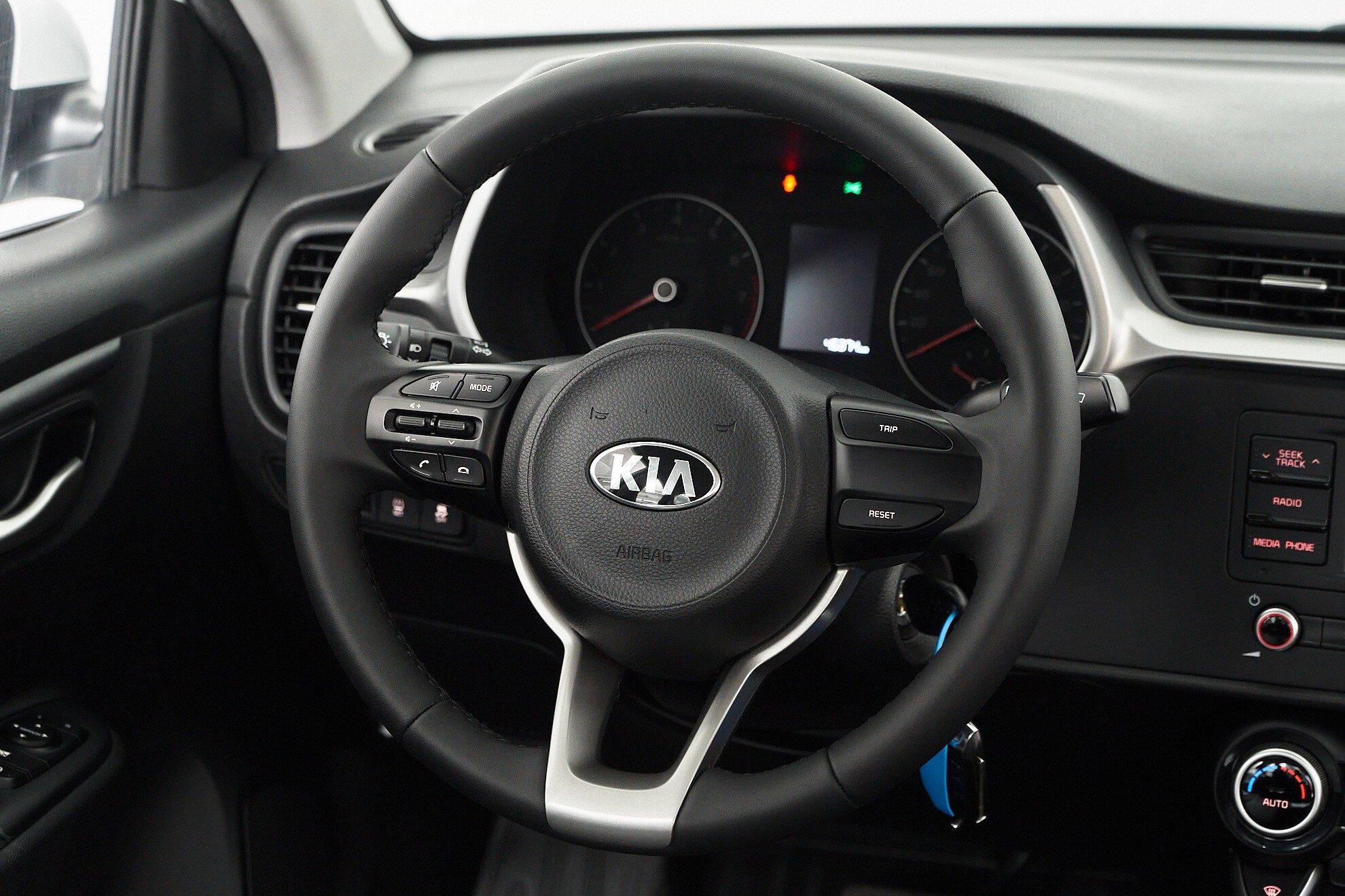 Kia Rio 2021, белый