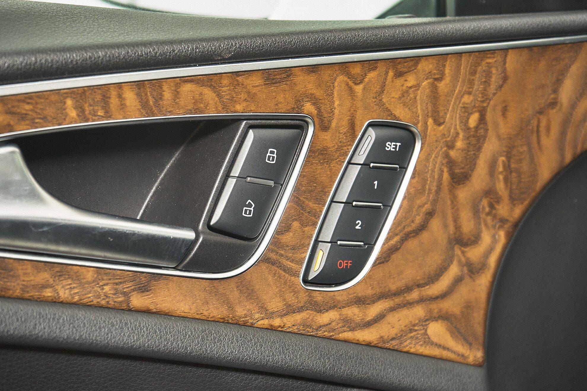 Audi A6 2011, белый