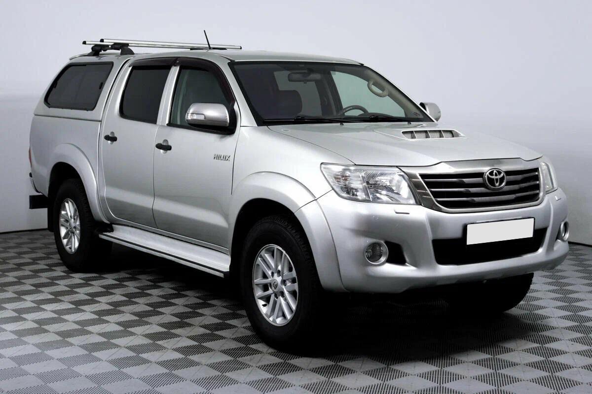 Toyota Hilux 2012, серебряный