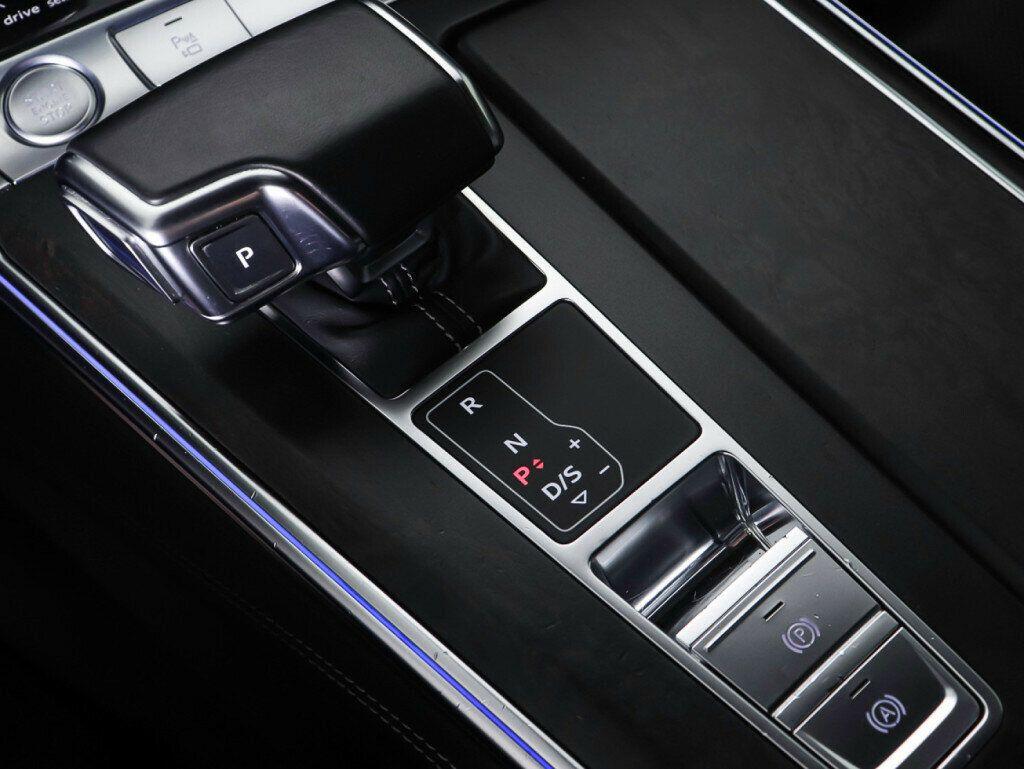 Audi A6 2020, серый