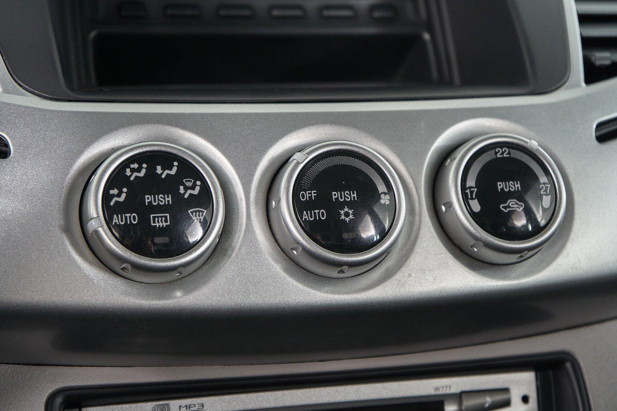 Mitsubishi L200 2014, черный