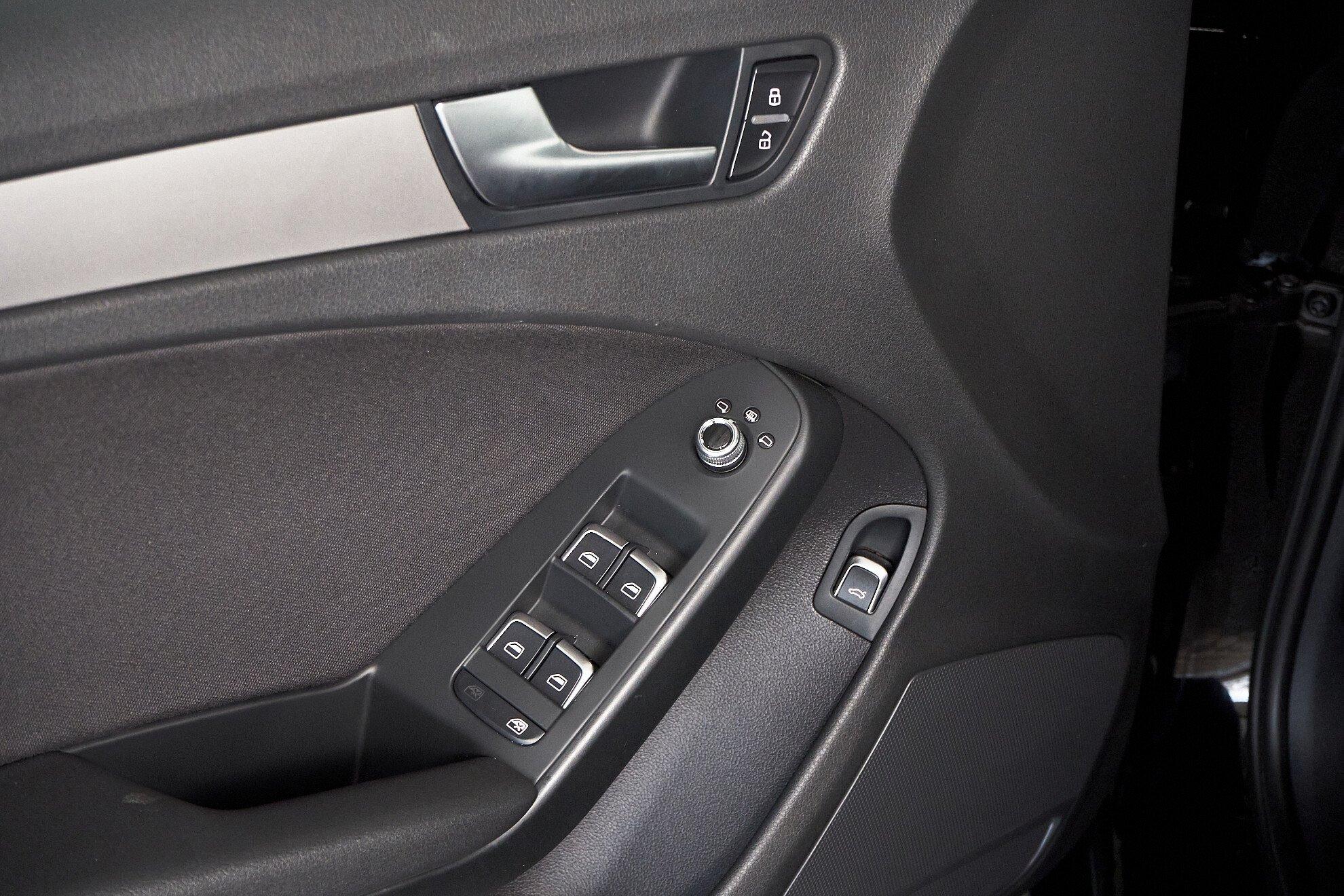Audi A4 2012, черный