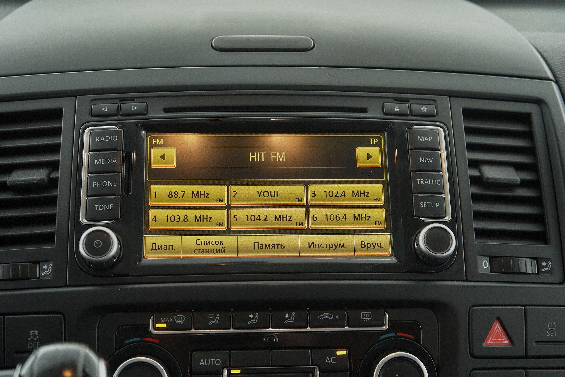 Volkswagen Multivan 2013, черный
