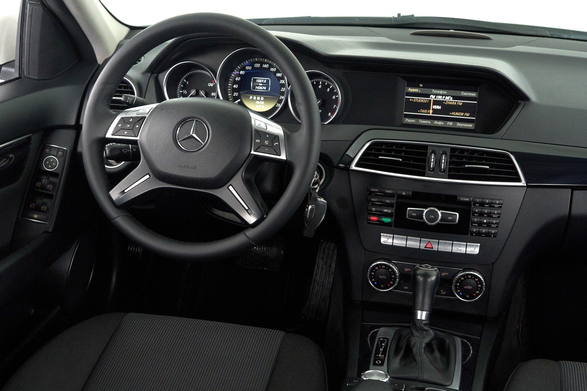 Mercedes-Benz C-Класс 2012, белый