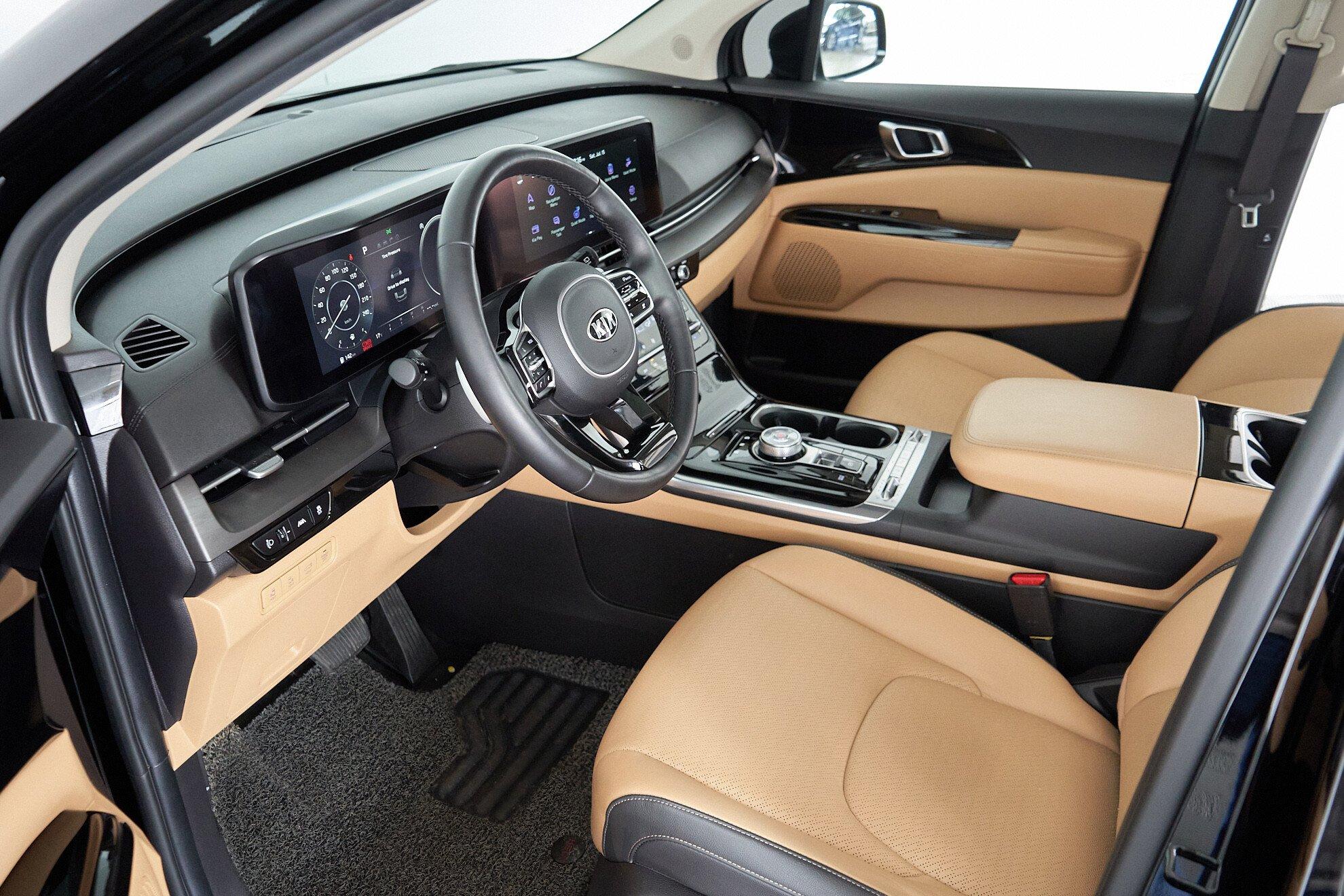 Kia Carnival 2022, черный
