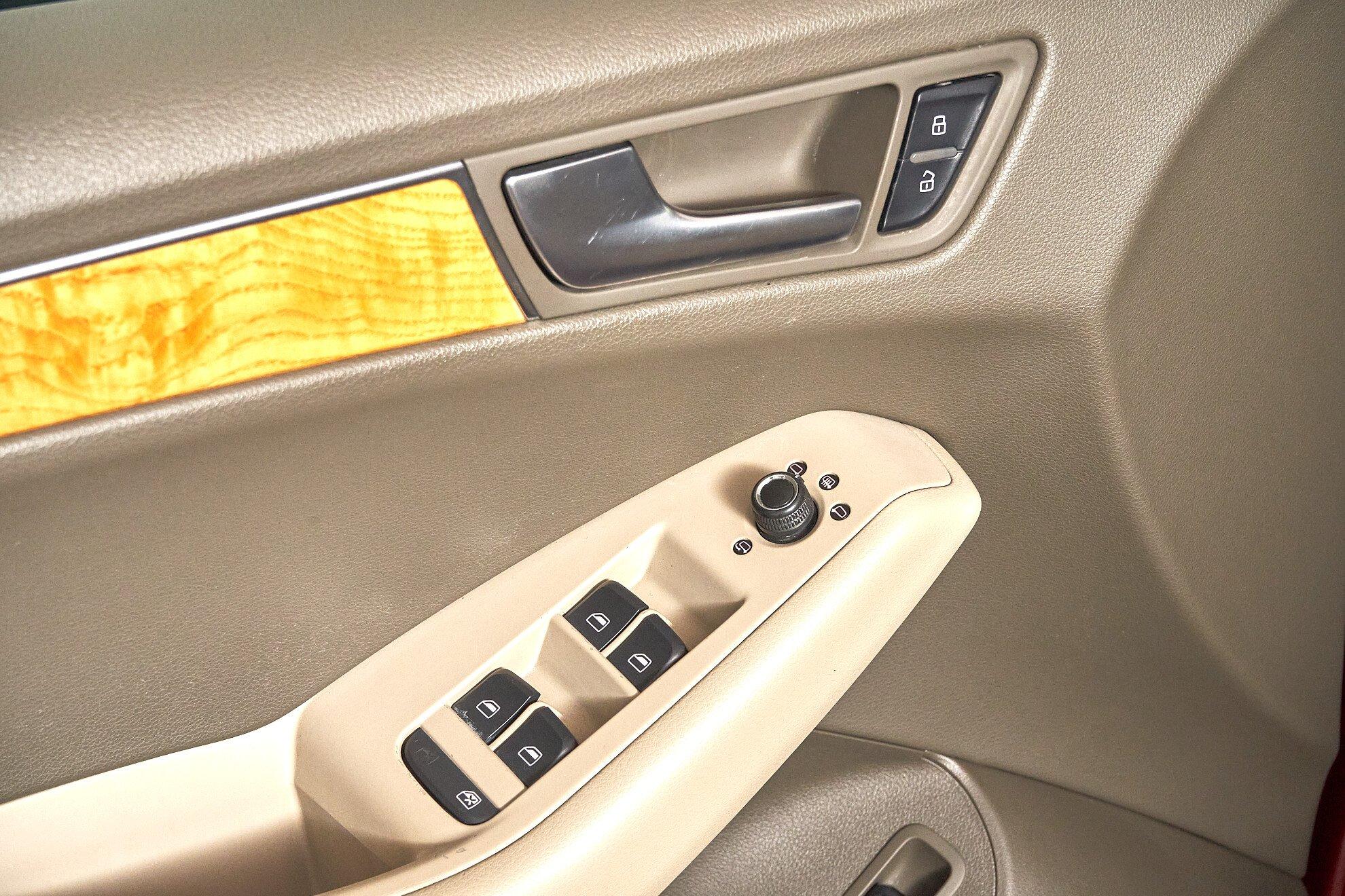 Audi Q5 2011, красный