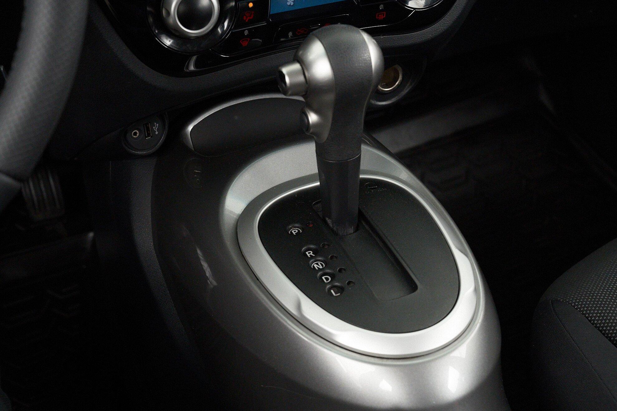 Nissan Juke 2013, белый