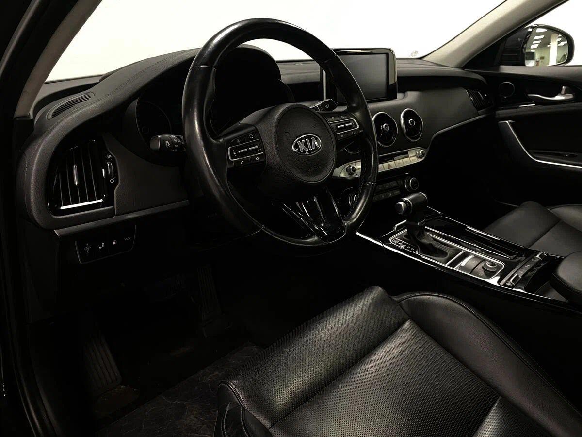 Kia Stinger 2018, коричневый