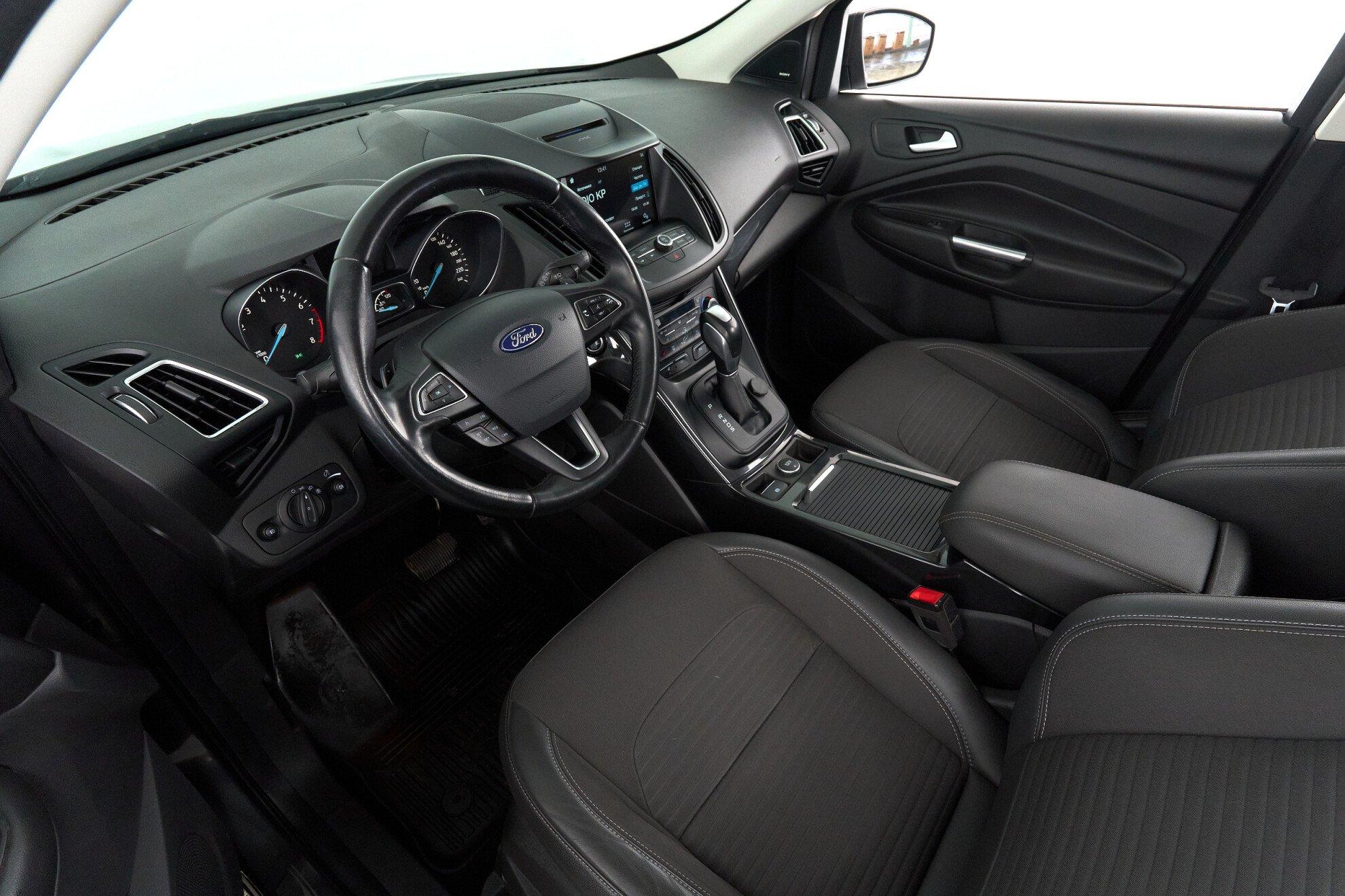 Ford Kuga 2018, серый