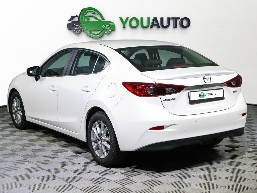 Mazda 3 2018, белый