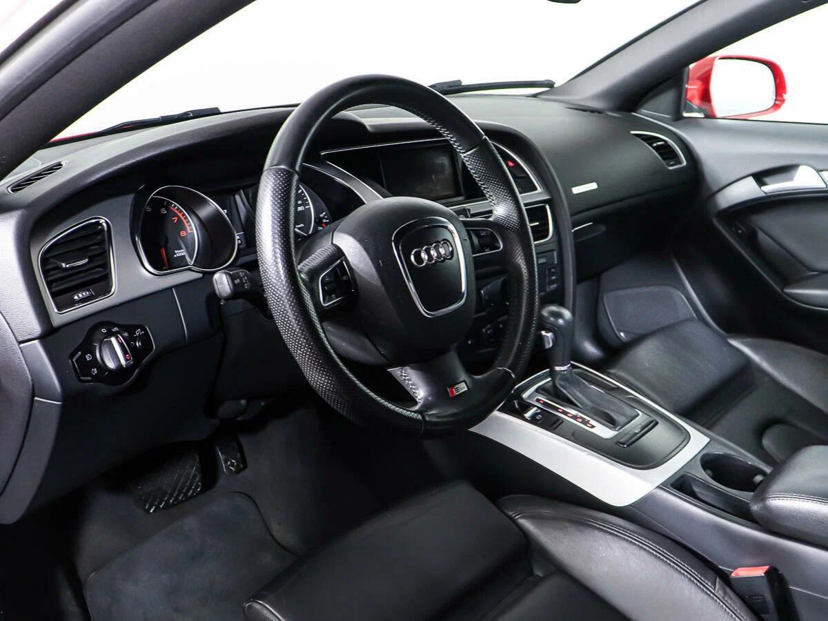 Audi A5 2011, красный