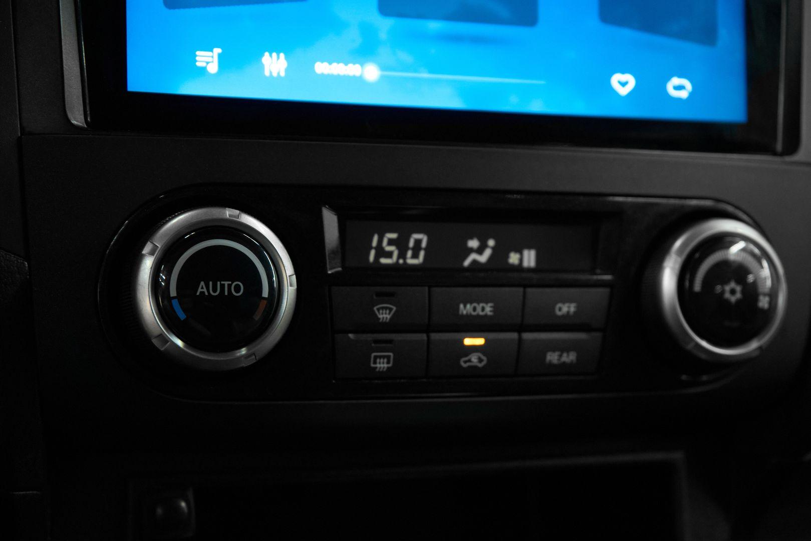 Mitsubishi Pajero 2011, серебряный