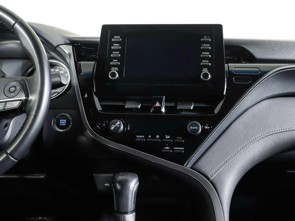 Toyota Camry 2023, белый