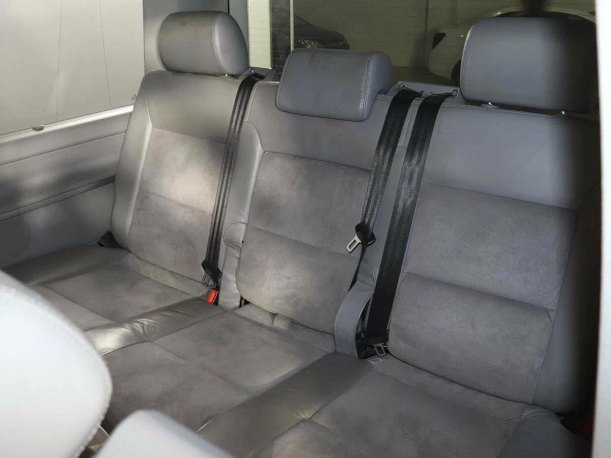 Volkswagen Multivan 2008, серый