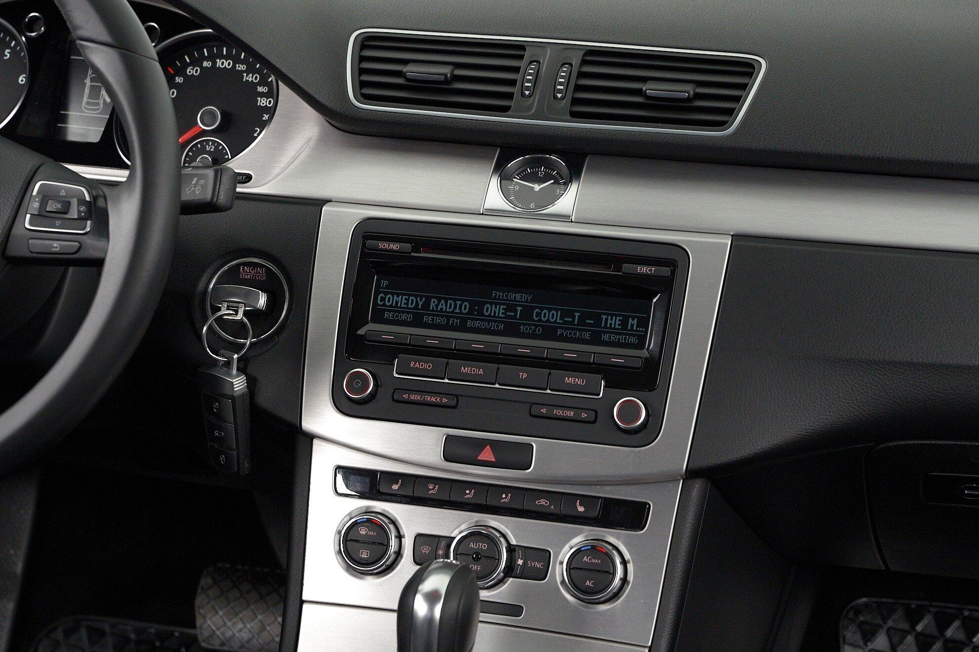 Volkswagen Passat 2011, черный