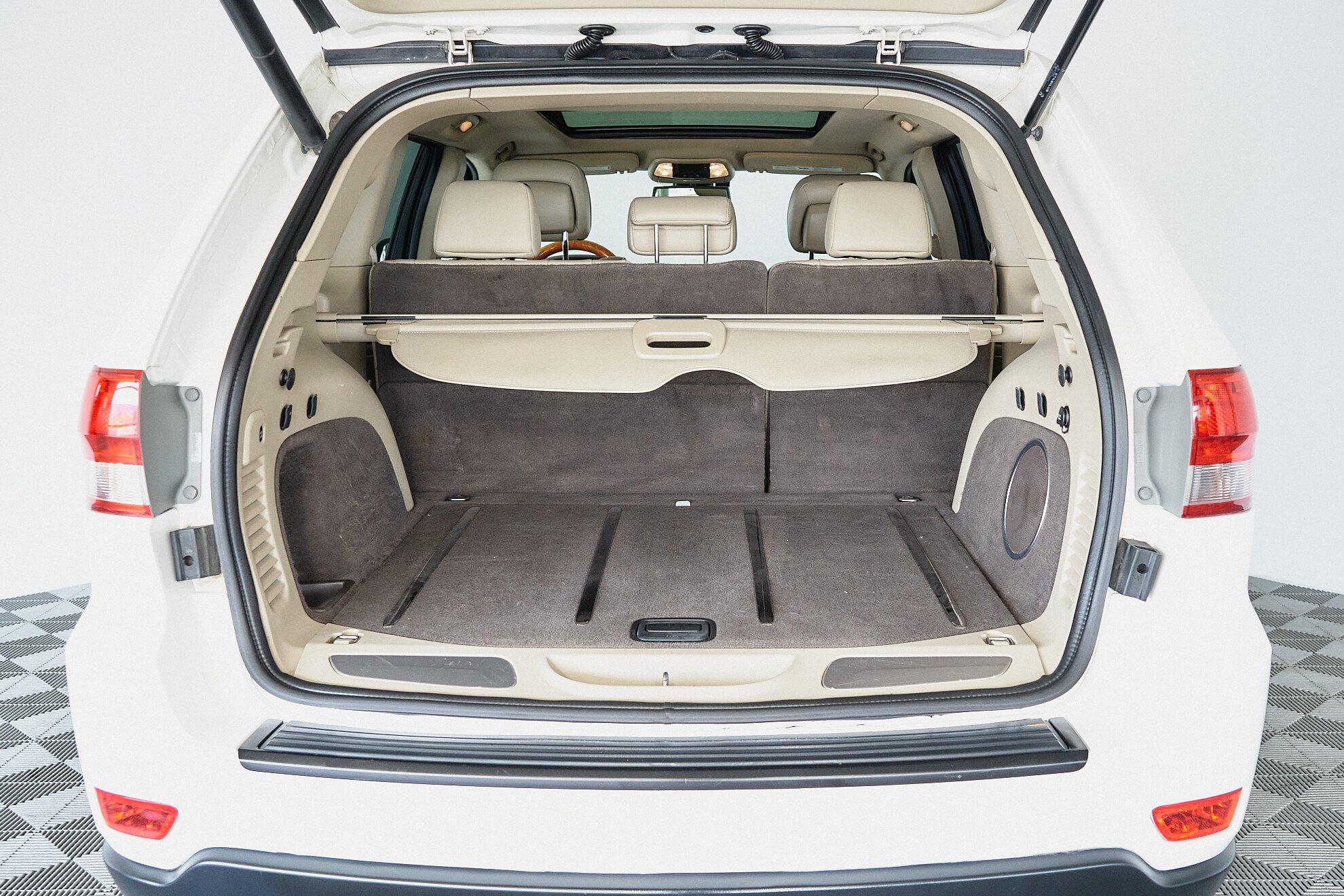 Jeep Grand Cherokee 2010, белый