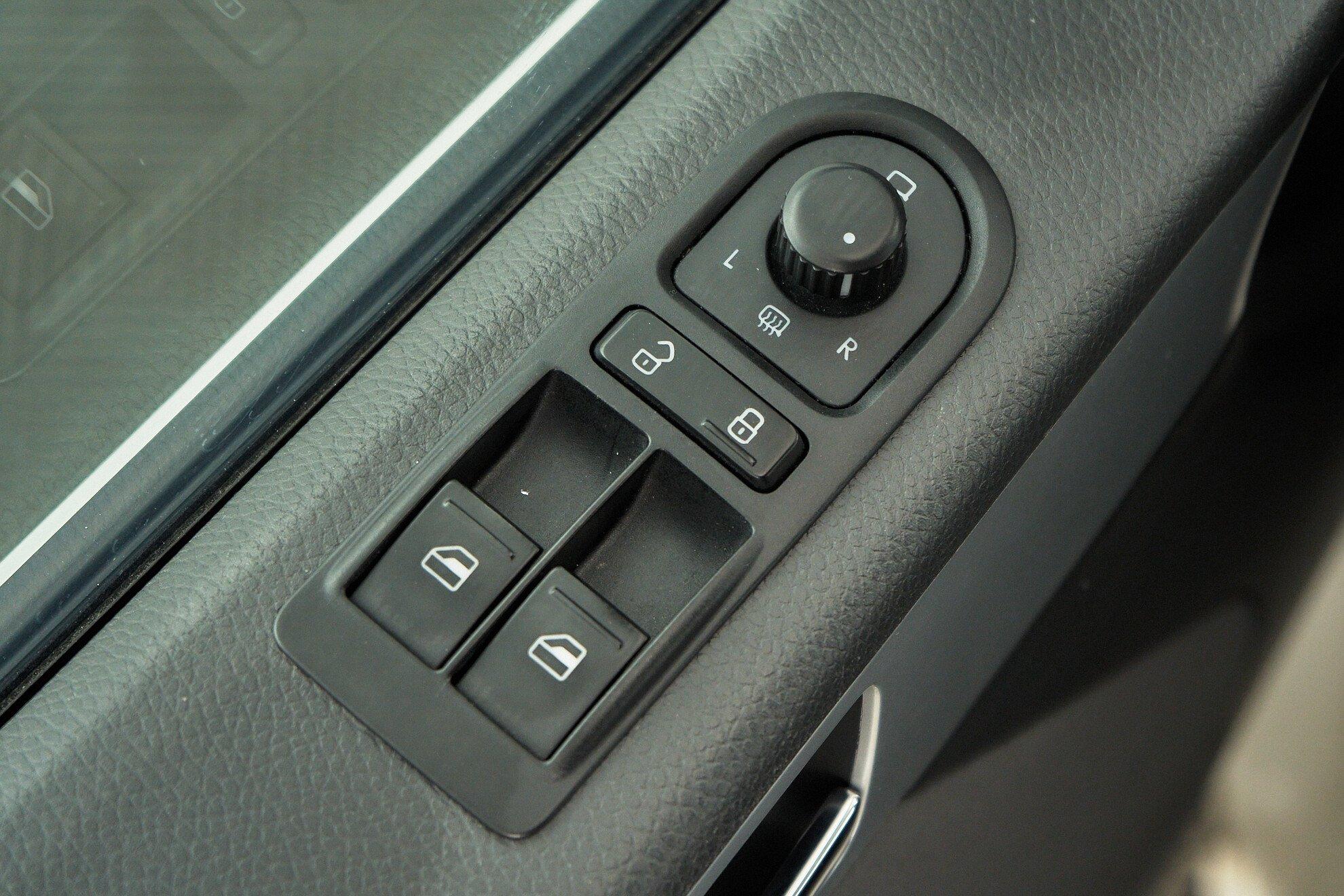 Volkswagen Multivan 2013, белый