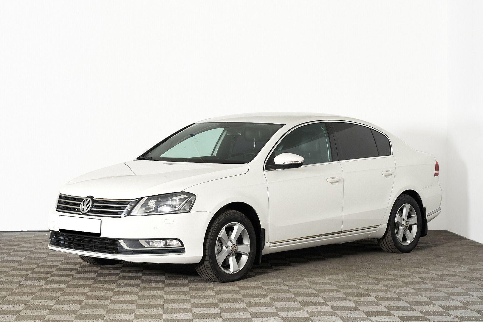 Volkswagen Passat 2012, белый