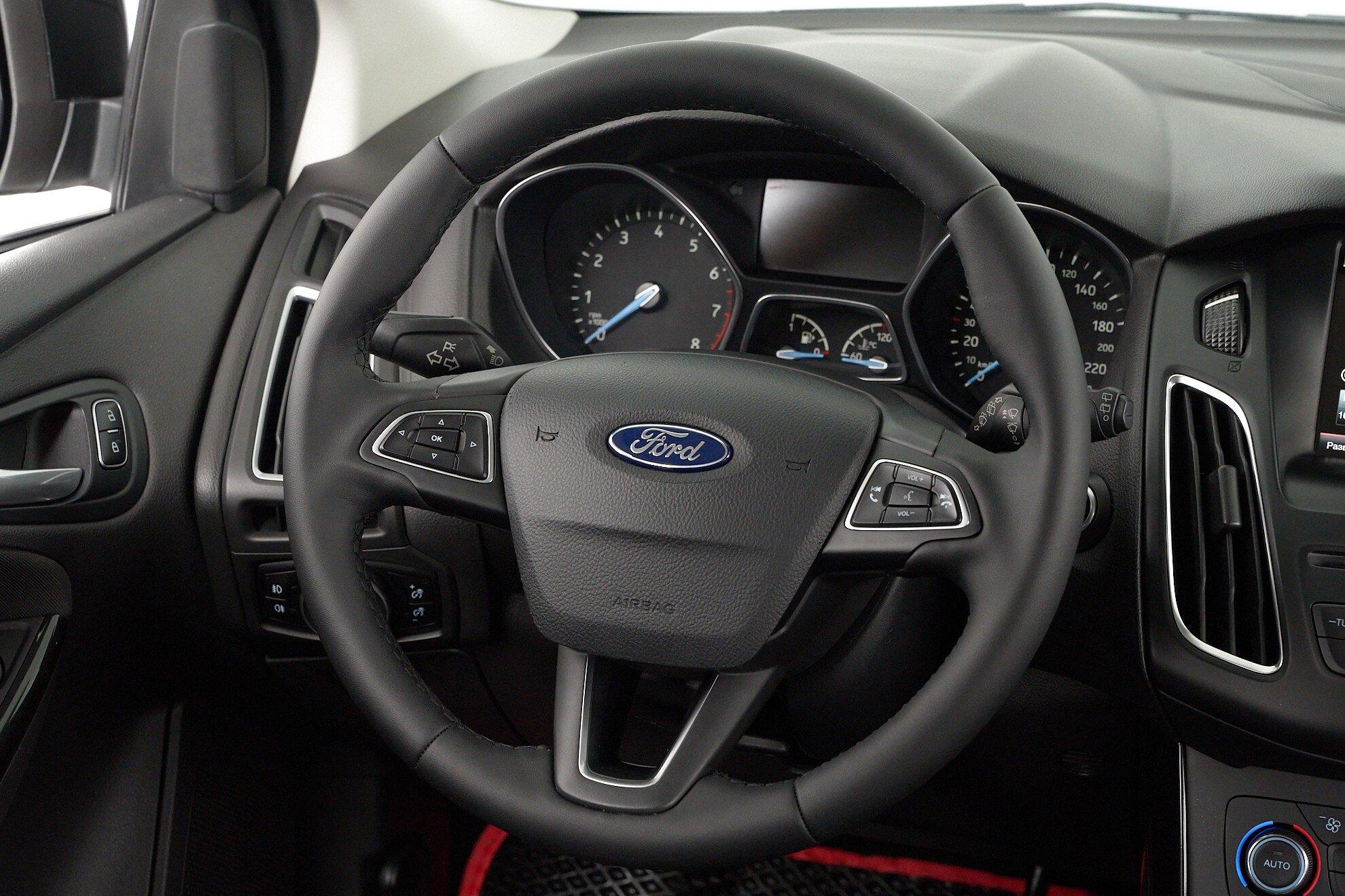 Ford Focus 2015, черный