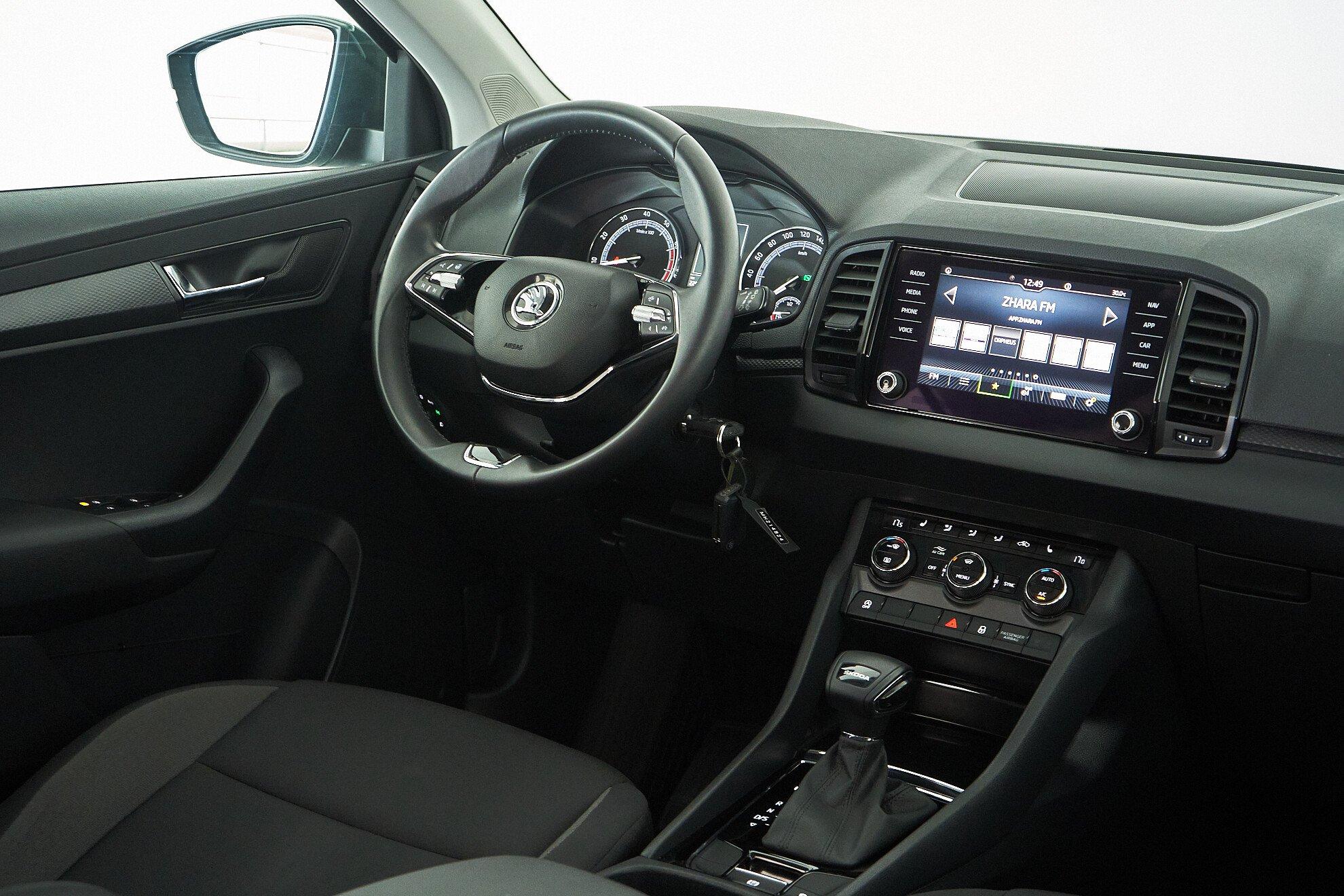 Skoda Karoq 2021, зеленый