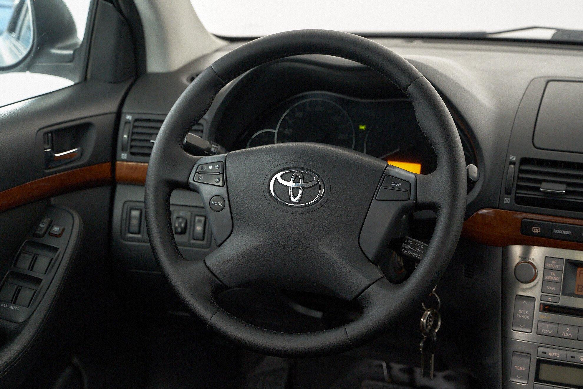 Toyota Avensis 2008, серебряный