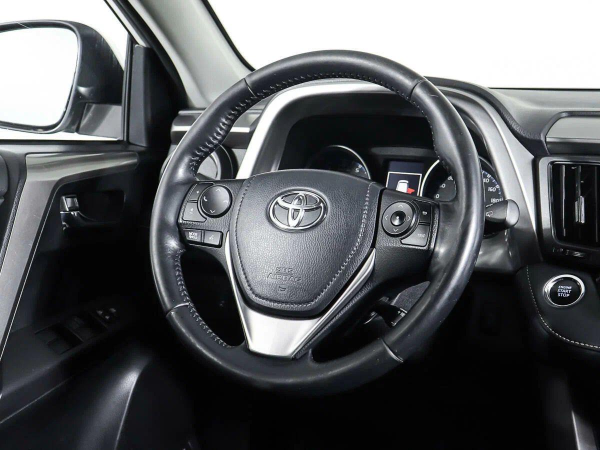 Toyota RAV4 2019, белый
