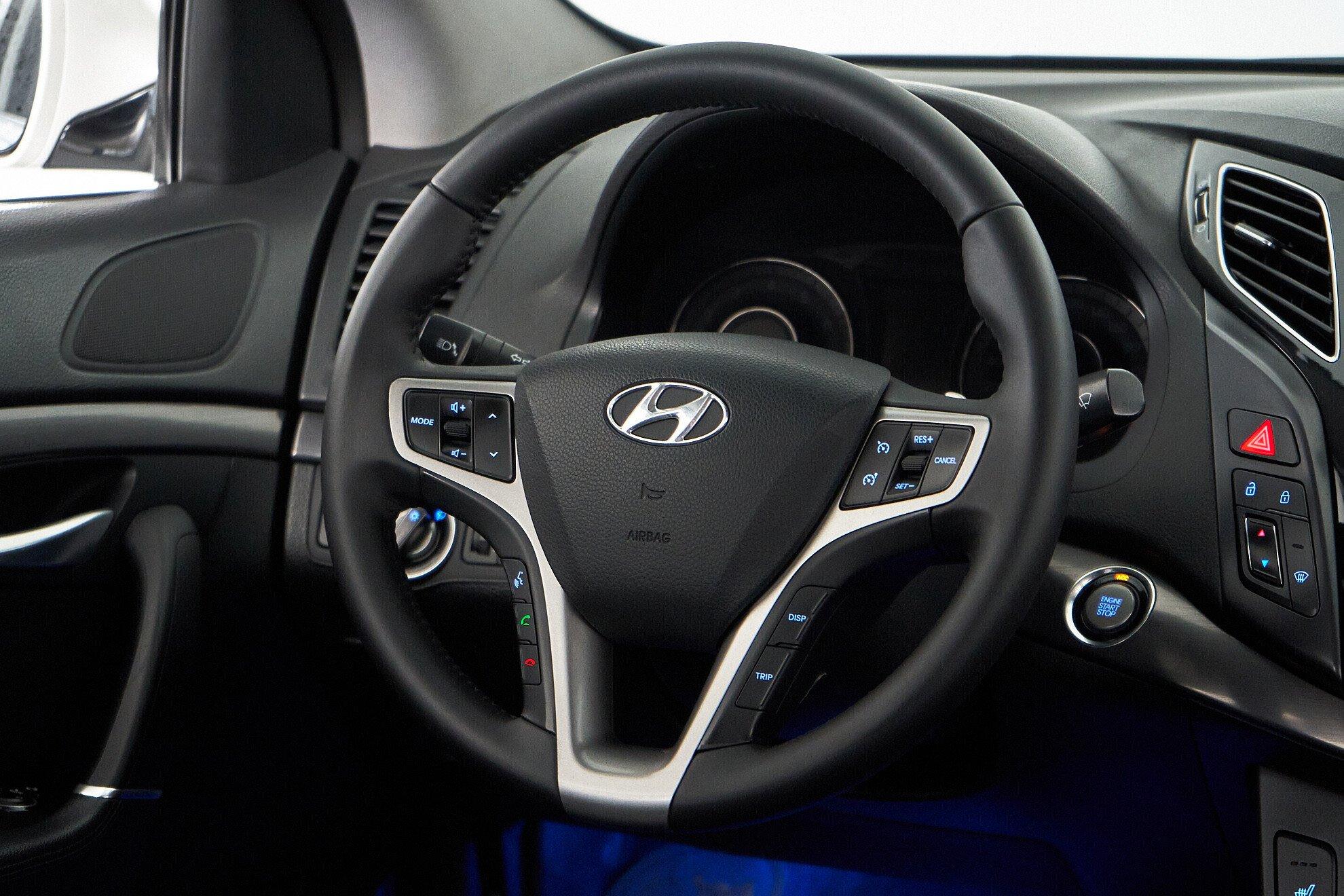 Hyundai i40 2013, белый