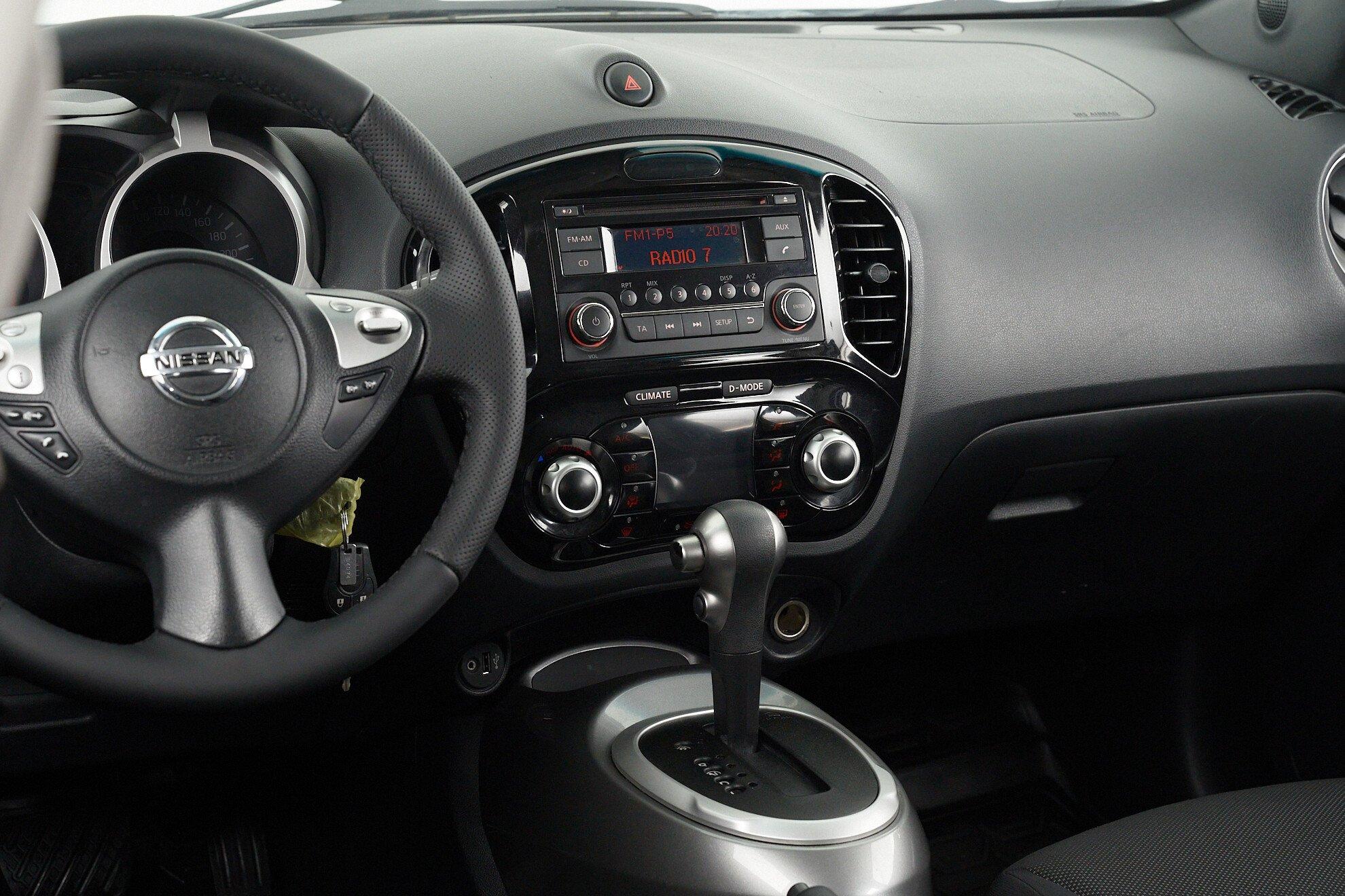Nissan Juke 2013, белый